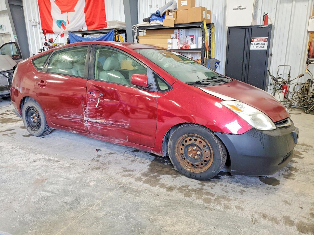 2005 Toyota Prius Base Red vin: JTDKB20U753022939