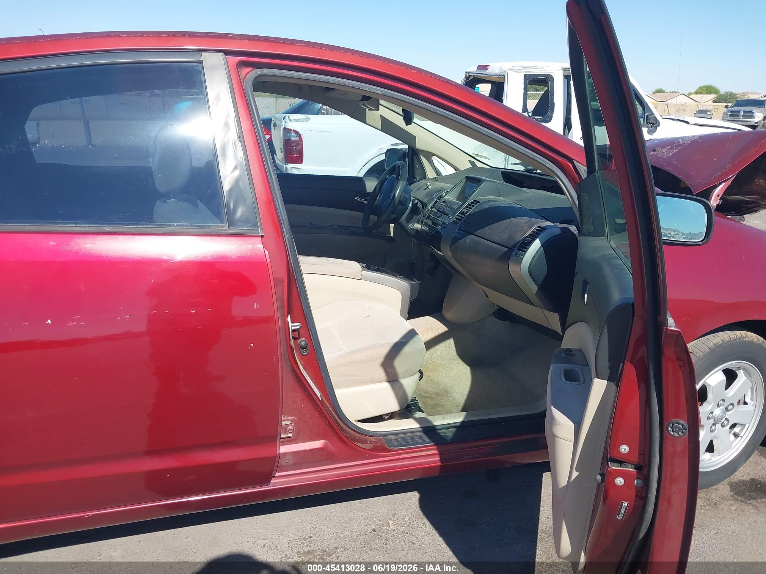 2005 Toyota Prius   Red vin: JTDKB20U753037098
