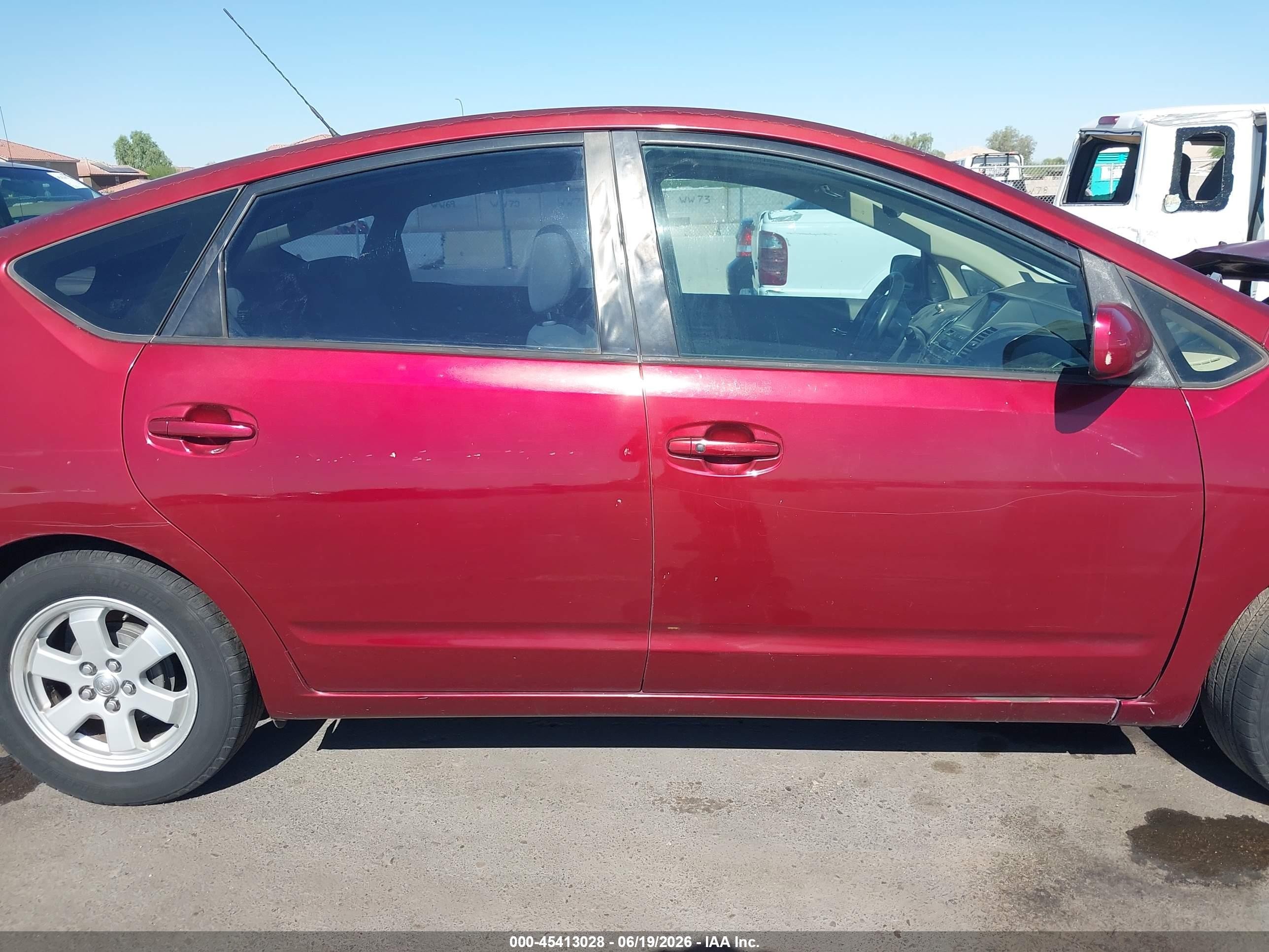 2005 Toyota Prius   Red vin: JTDKB20U753037098
