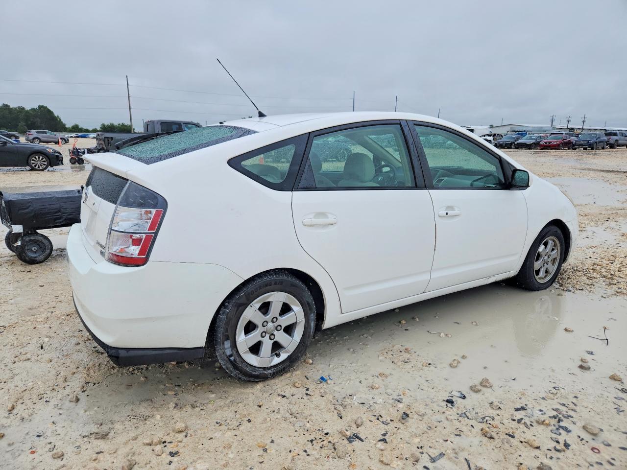 2005 Toyota Prius Base Белый vin: JTDKB20U753088682