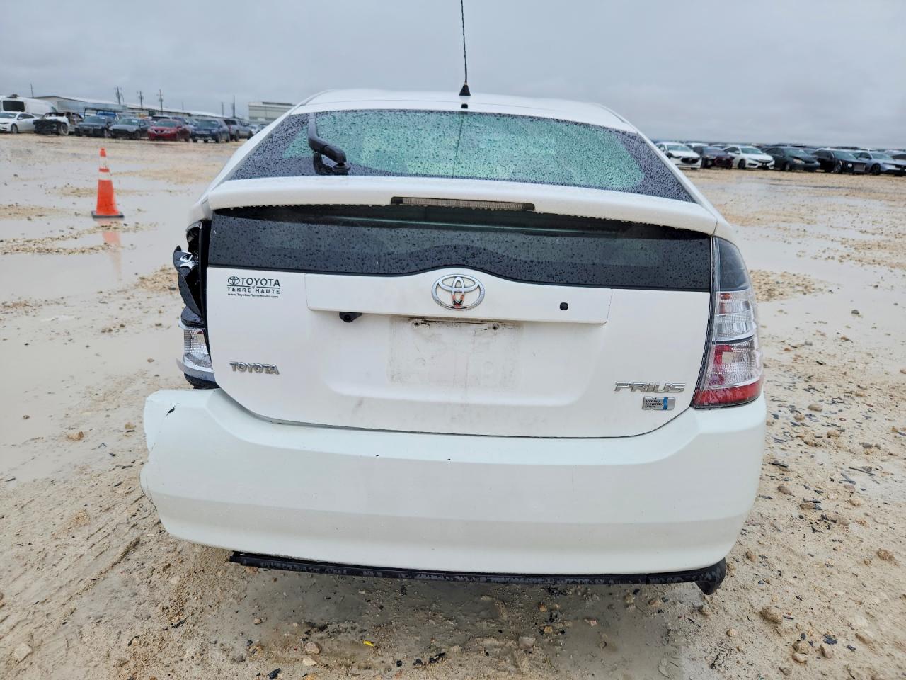 2005 Toyota Prius Base Белый vin: JTDKB20U753088682
