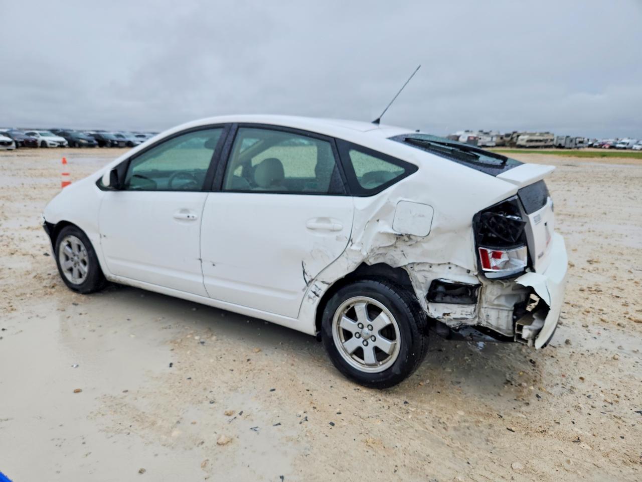 2005 Toyota Prius Base Белый vin: JTDKB20U753088682
