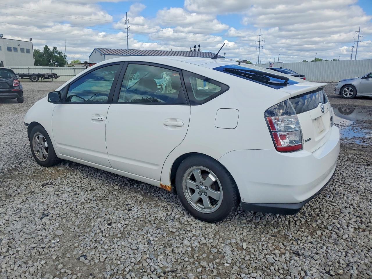 2005 Toyota Prius Base White vin: JTDKB20U753090710