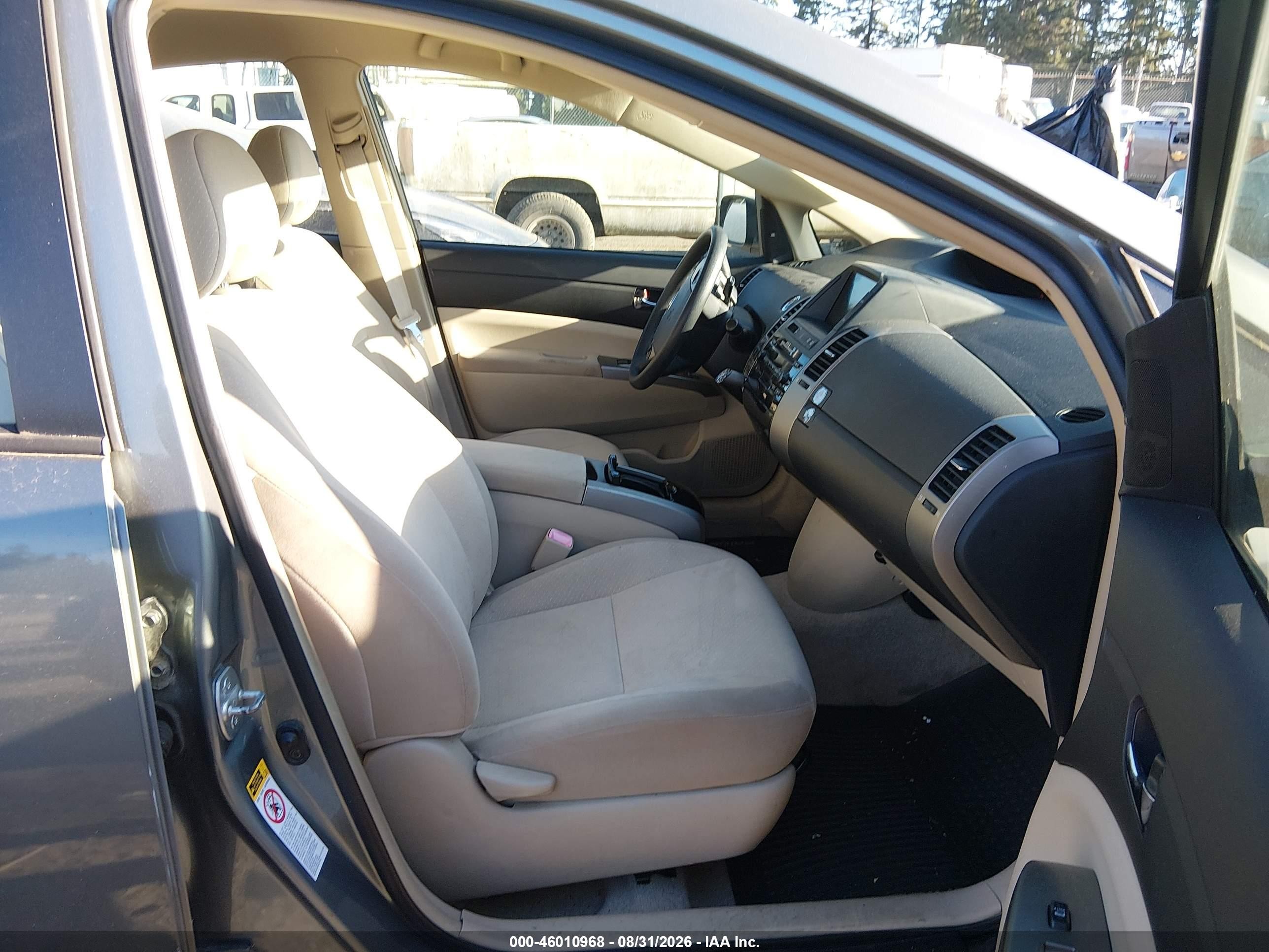 2005 Toyota Prius   Серебряный vin: JTDKB20U753101561