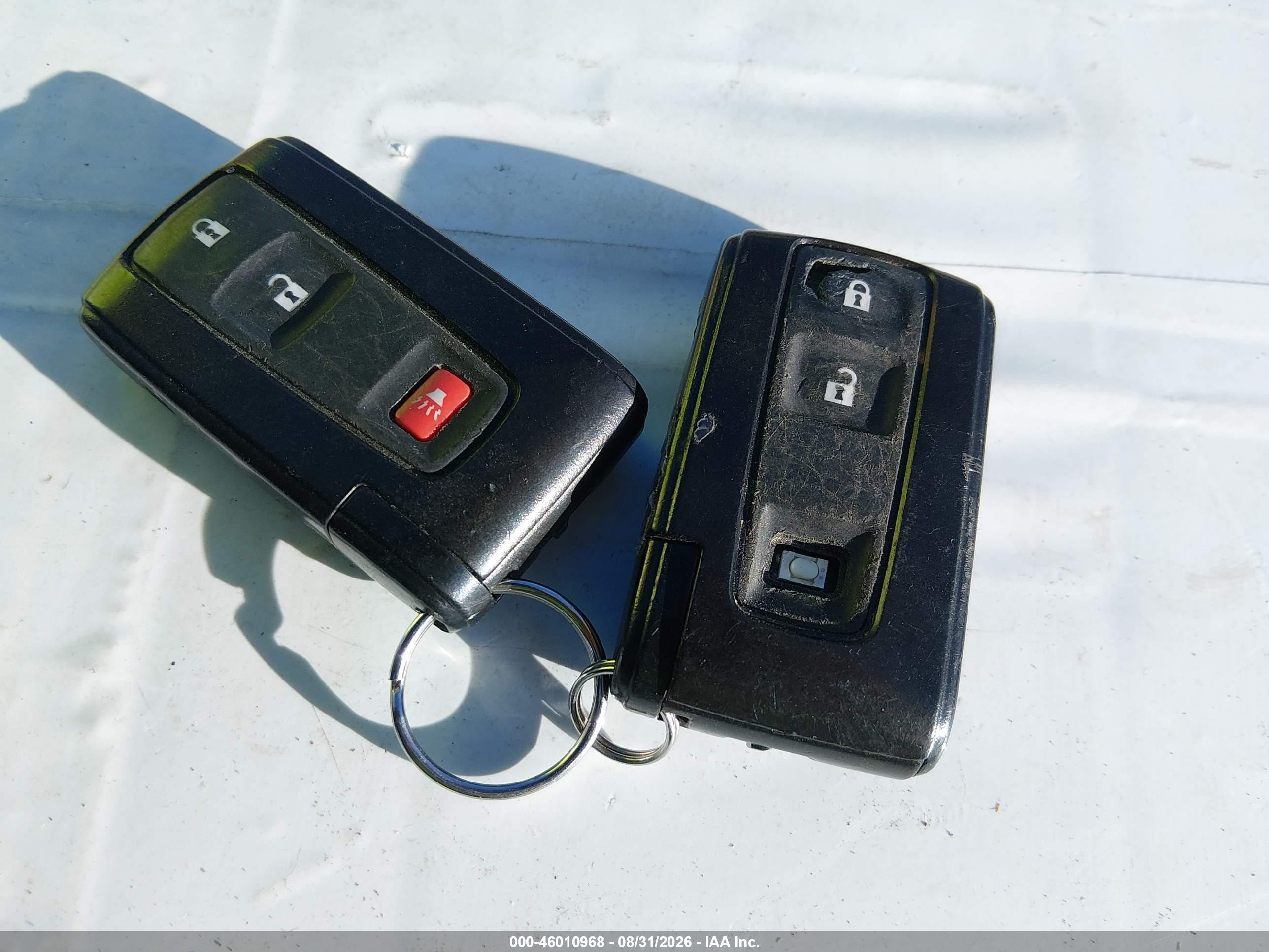 2005 Toyota Prius   Серебряный vin: JTDKB20U753101561