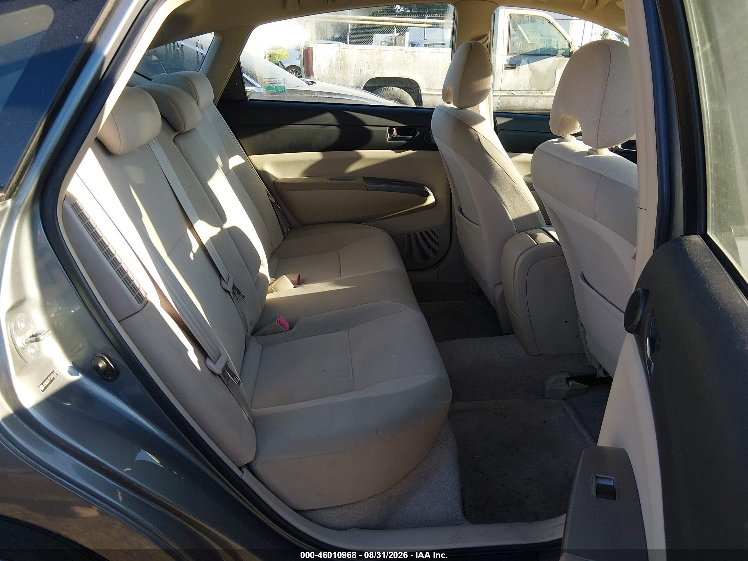 2005 Toyota Prius   Серебряный vin: JTDKB20U753101561