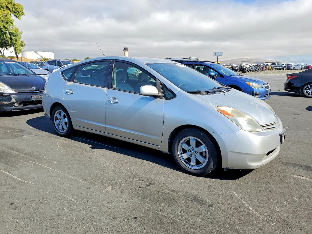 2005 Toyota Prius Base Silver vin: JTDKB20U753105884