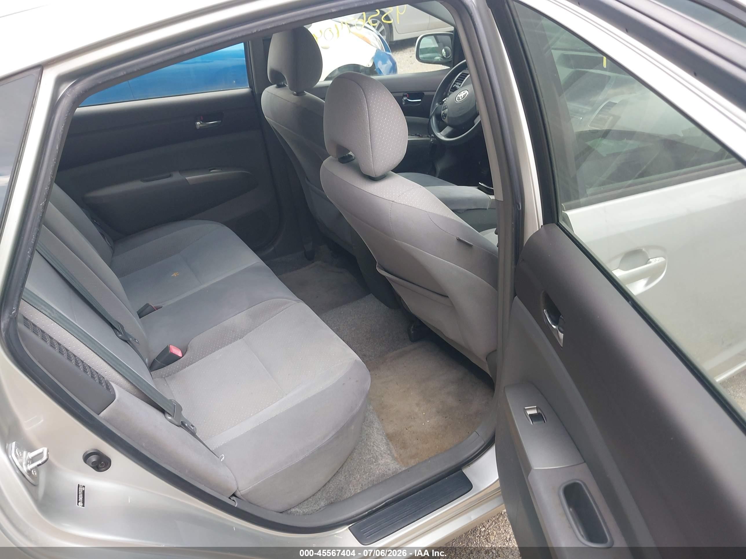2005 Toyota Prius   Silver vin: JTDKB20U757033013