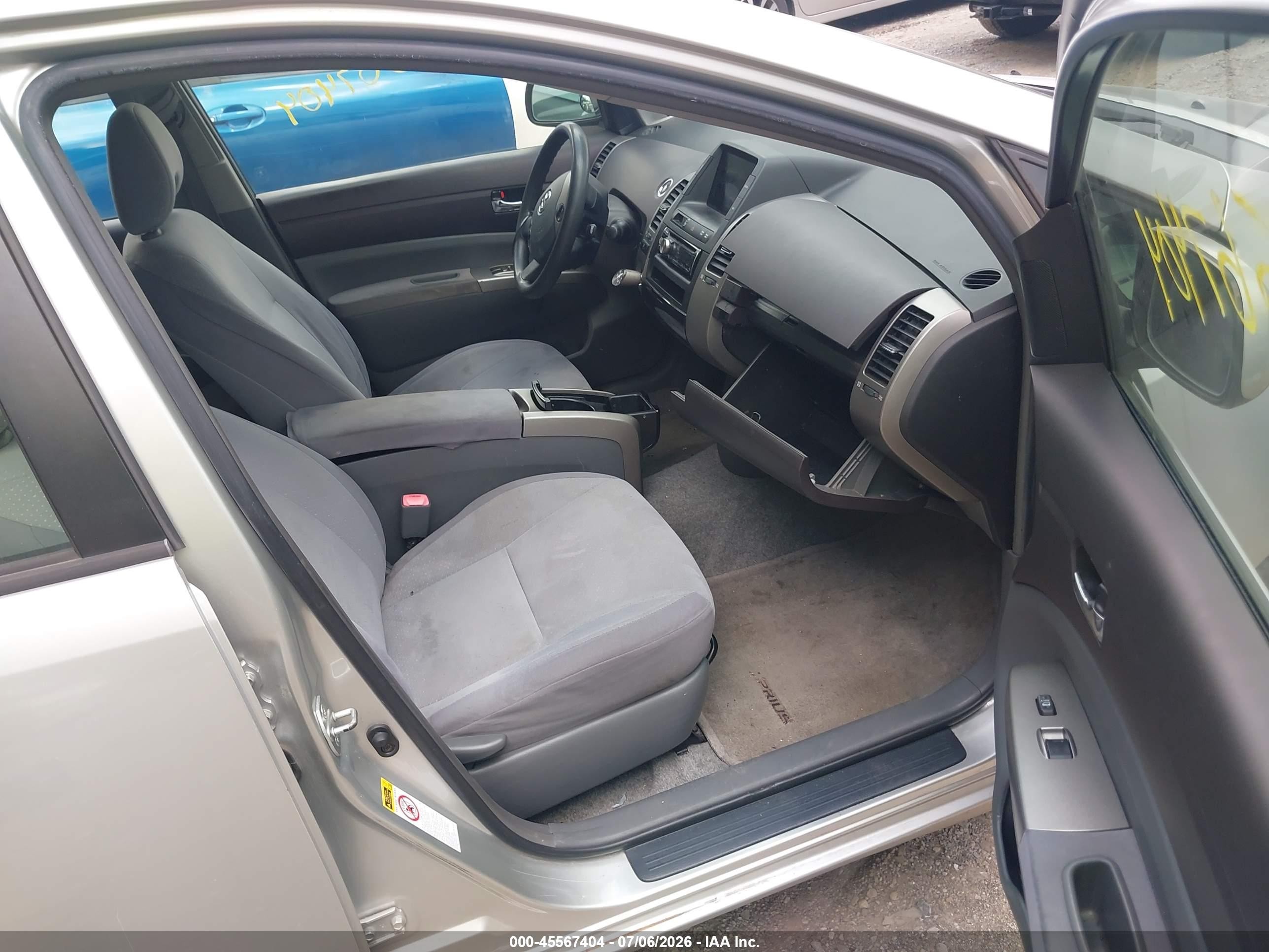 2005 Toyota Prius   Silver vin: JTDKB20U757033013