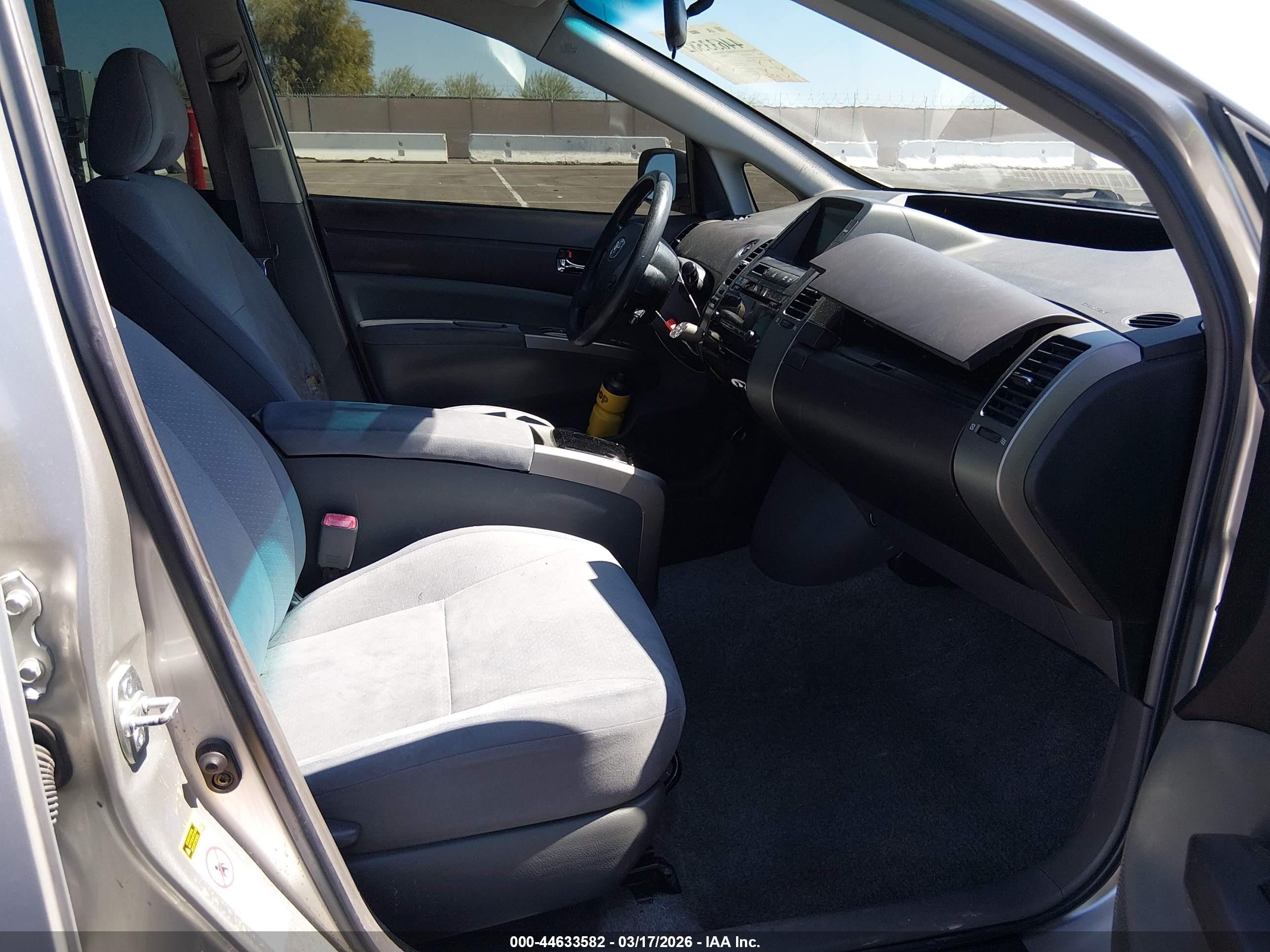 2005 Toyota Prius   Gray vin: JTDKB20U757049390
