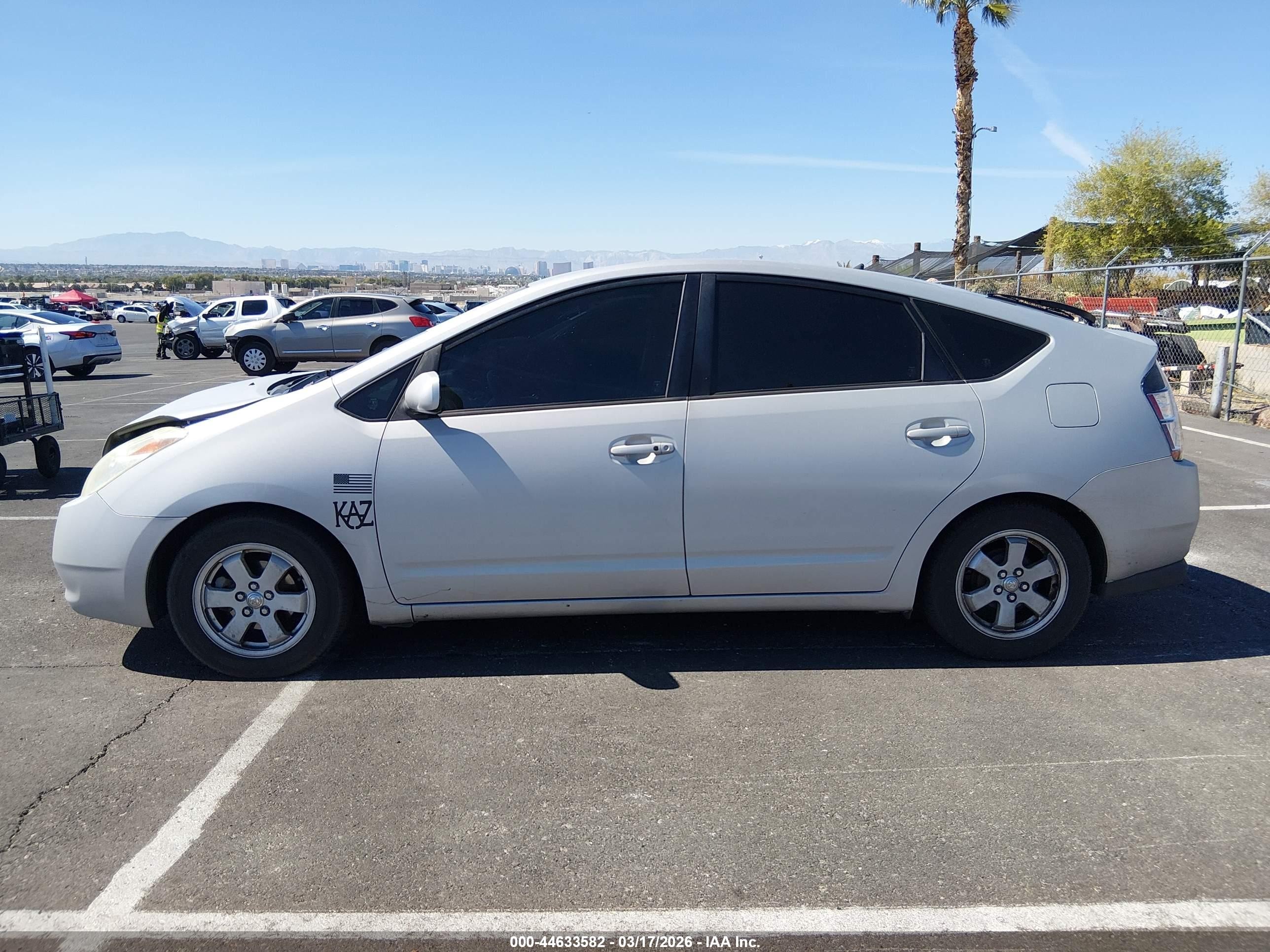 2005 Toyota Prius   Gray vin: JTDKB20U757049390