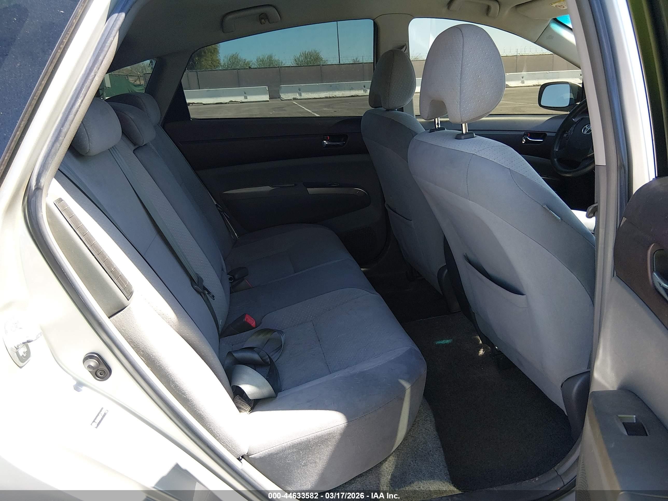 2005 Toyota Prius   Gray vin: JTDKB20U757049390