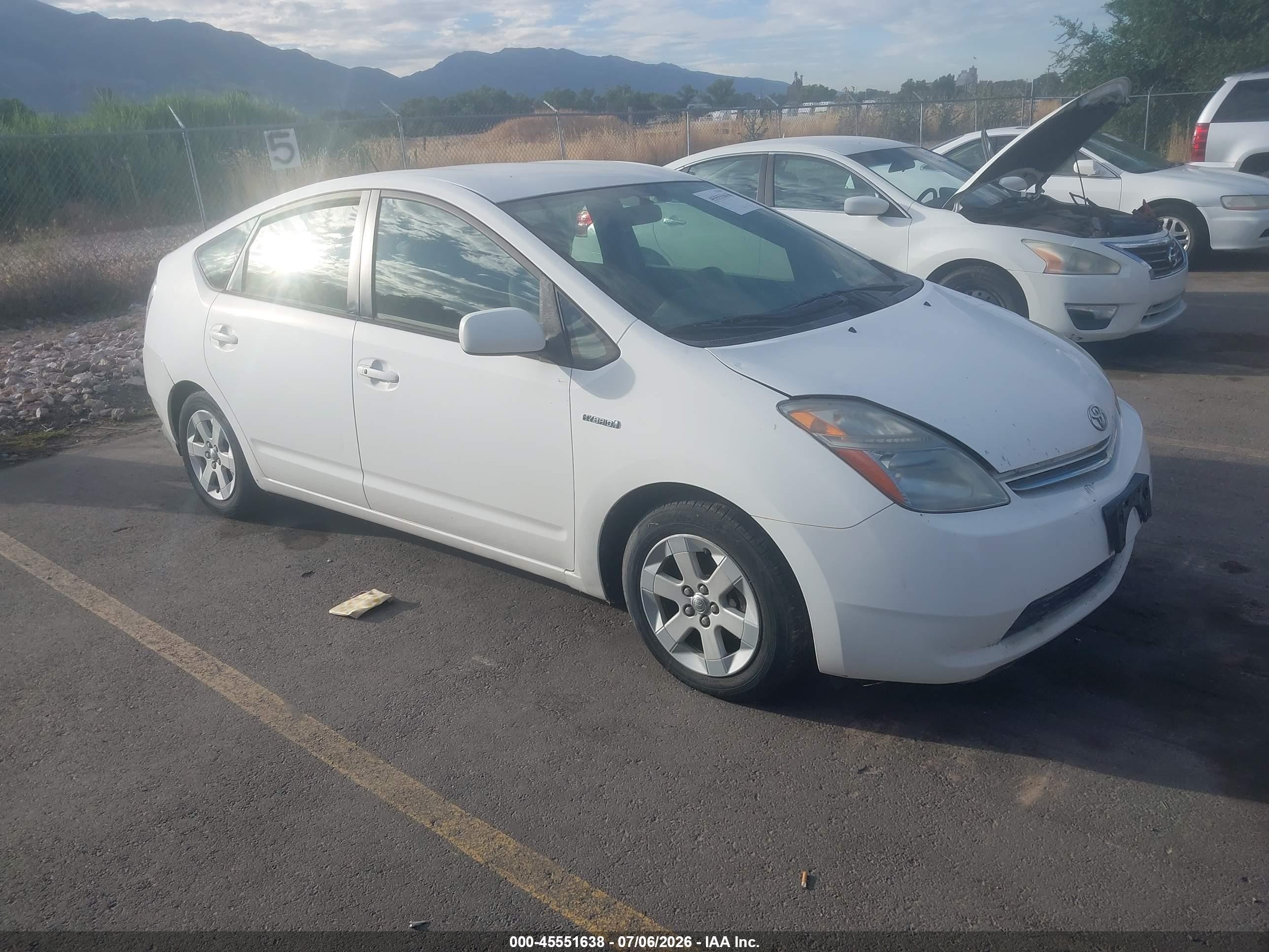 2006 Toyota Prius   White vin: JTDKB20U763128390