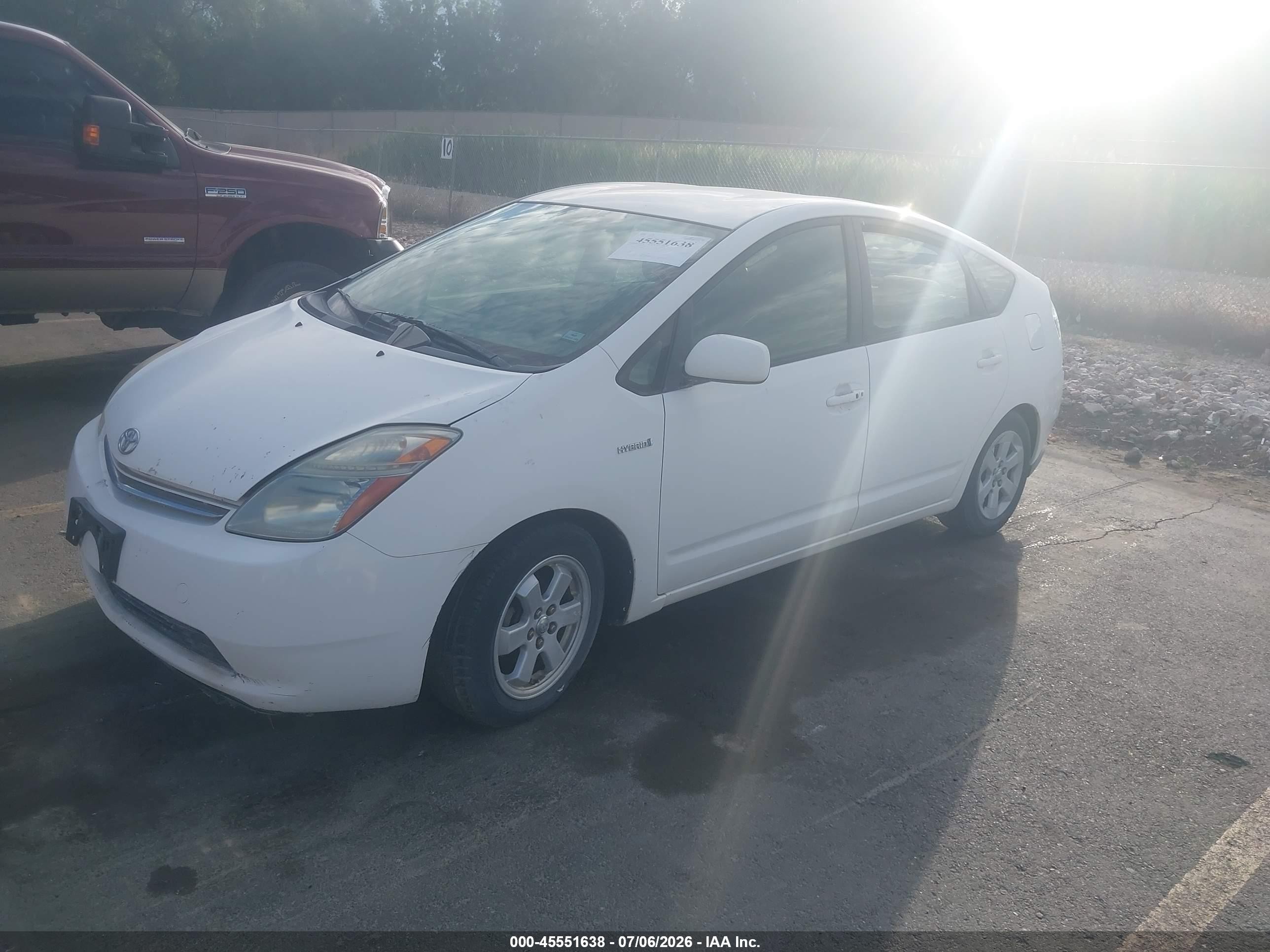 2006 Toyota Prius   White vin: JTDKB20U763128390