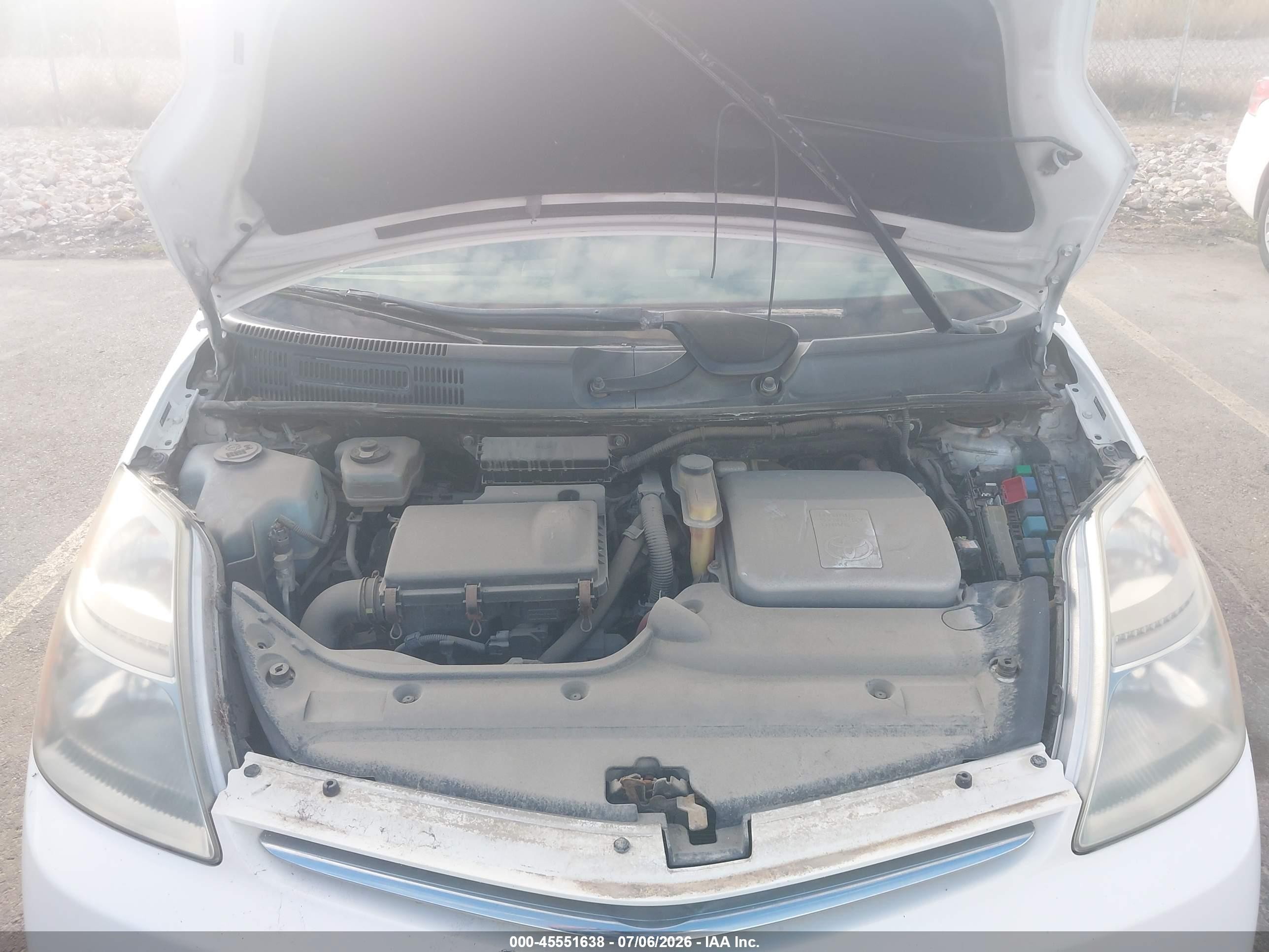2006 Toyota Prius   White vin: JTDKB20U763128390