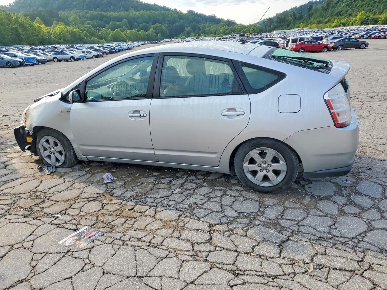 2006 Toyota Prius Base Silver vin: JTDKB20U767082486