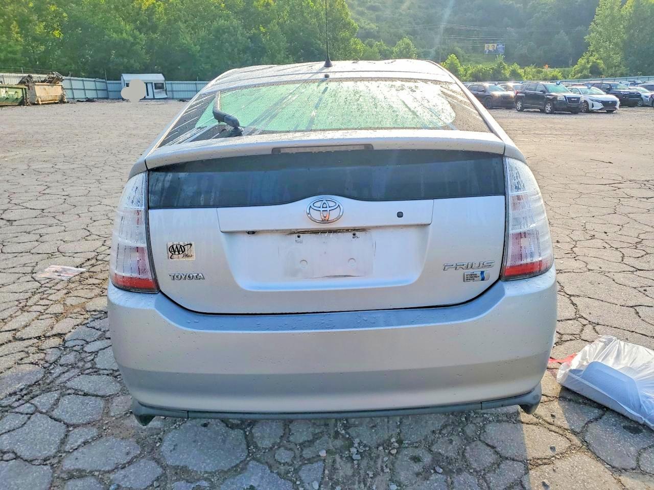 2006 Toyota Prius Base Silver vin: JTDKB20U767082486