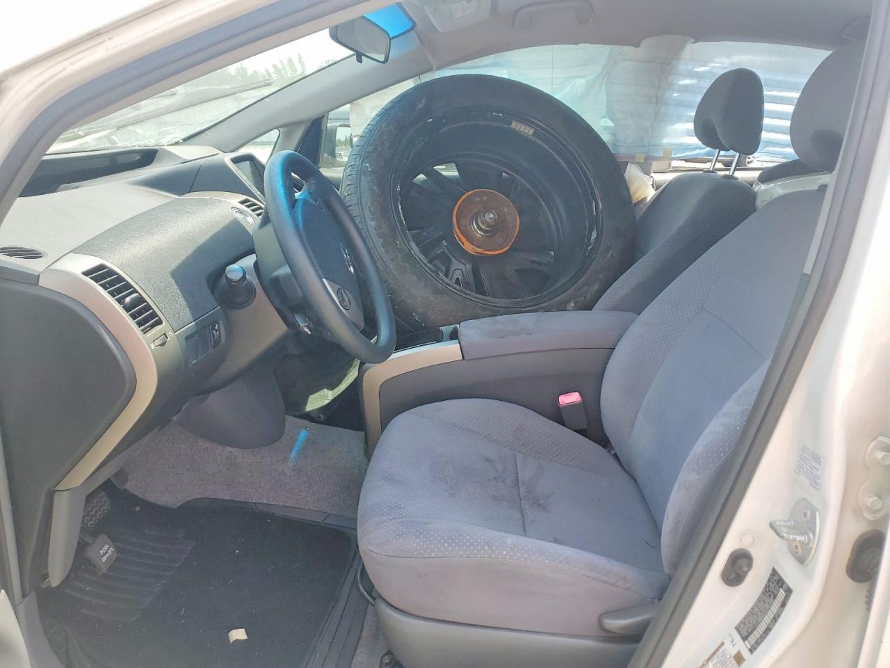 2006 Toyota Prius Base Белый vin: JTDKB20U767507768