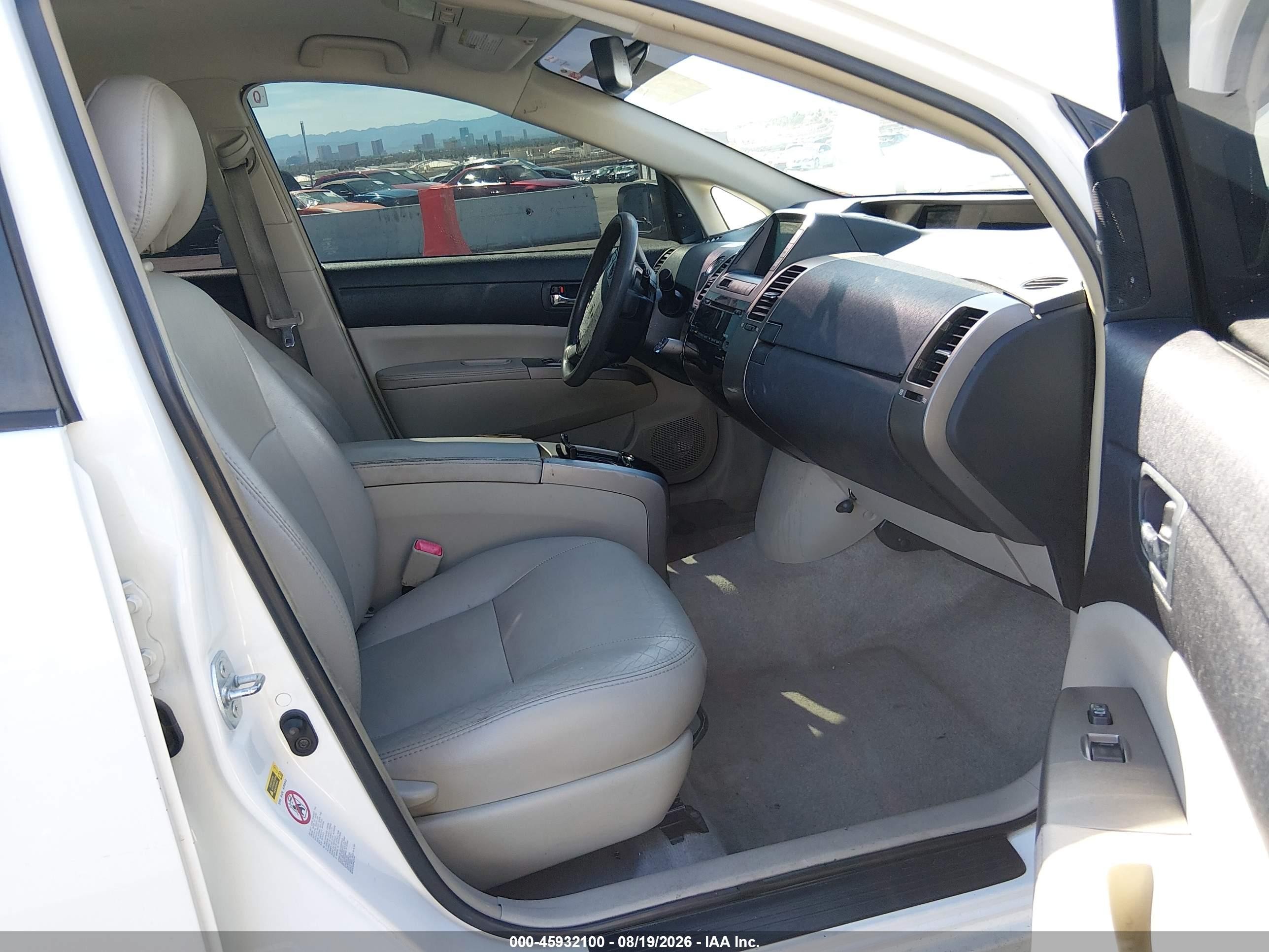 2006 Toyota Prius   White vin: JTDKB20U767526711