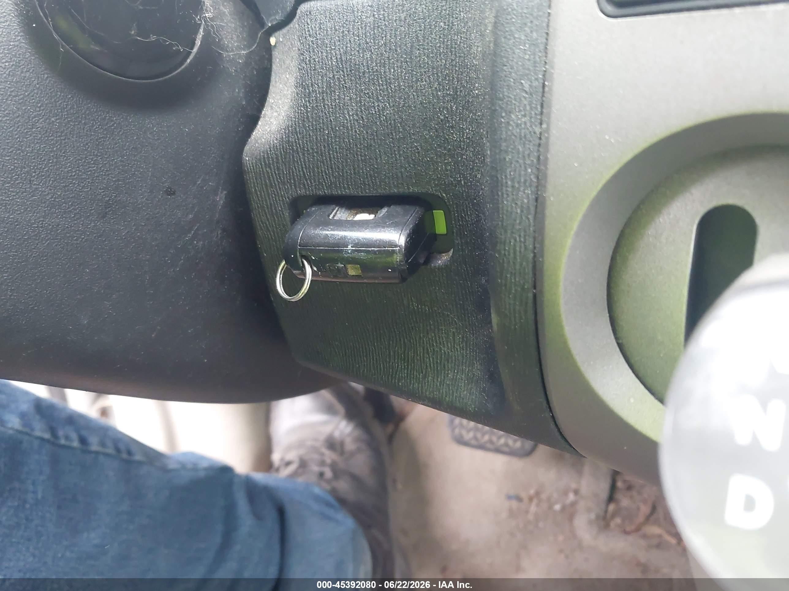 2007 Toyota Prius   Белый vin: JTDKB20U773246201