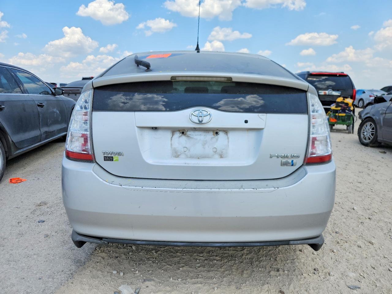 2007 Toyota Prius Base Серебряный vin: JTDKB20U773277786