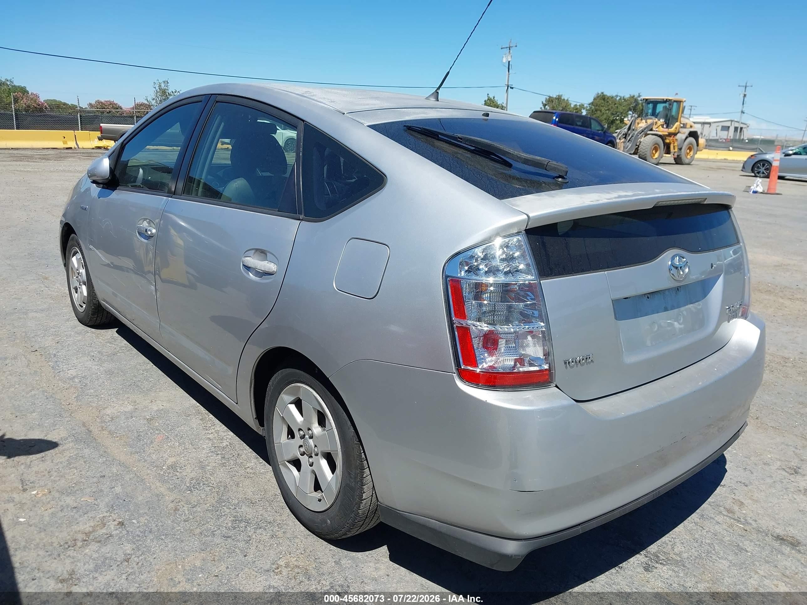 2007 Toyota Prius   Silver vin: JTDKB20U773281630