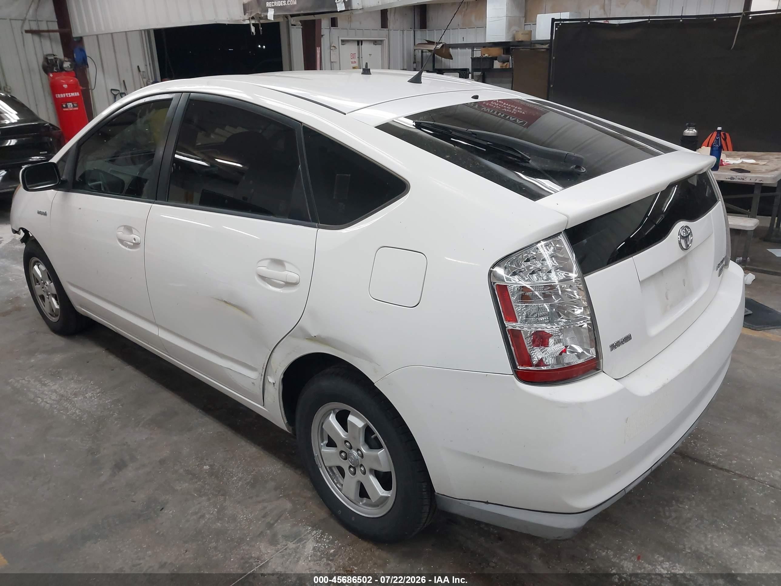 2007 Toyota Prius   White vin: JTDKB20U777090086
