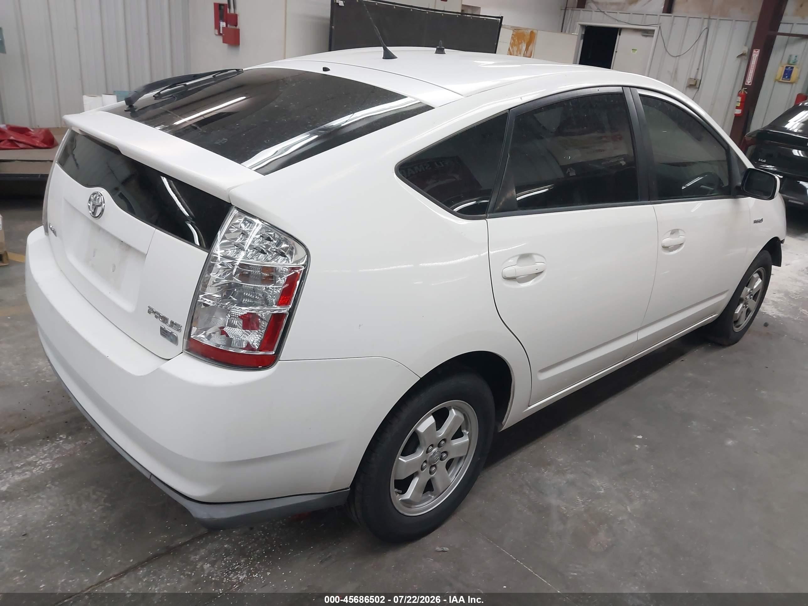 2007 Toyota Prius   White vin: JTDKB20U777090086