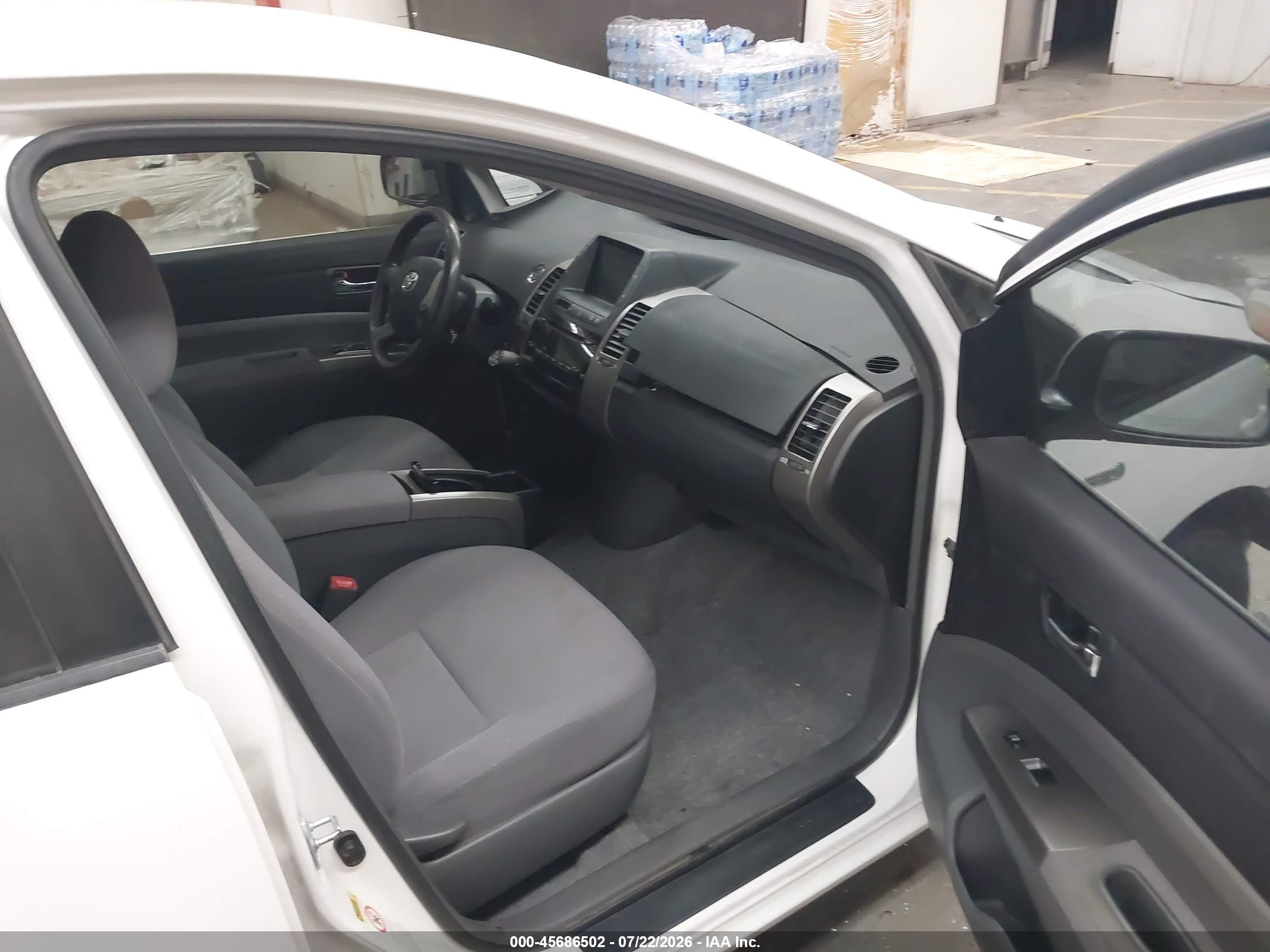 2007 Toyota Prius   White vin: JTDKB20U777090086