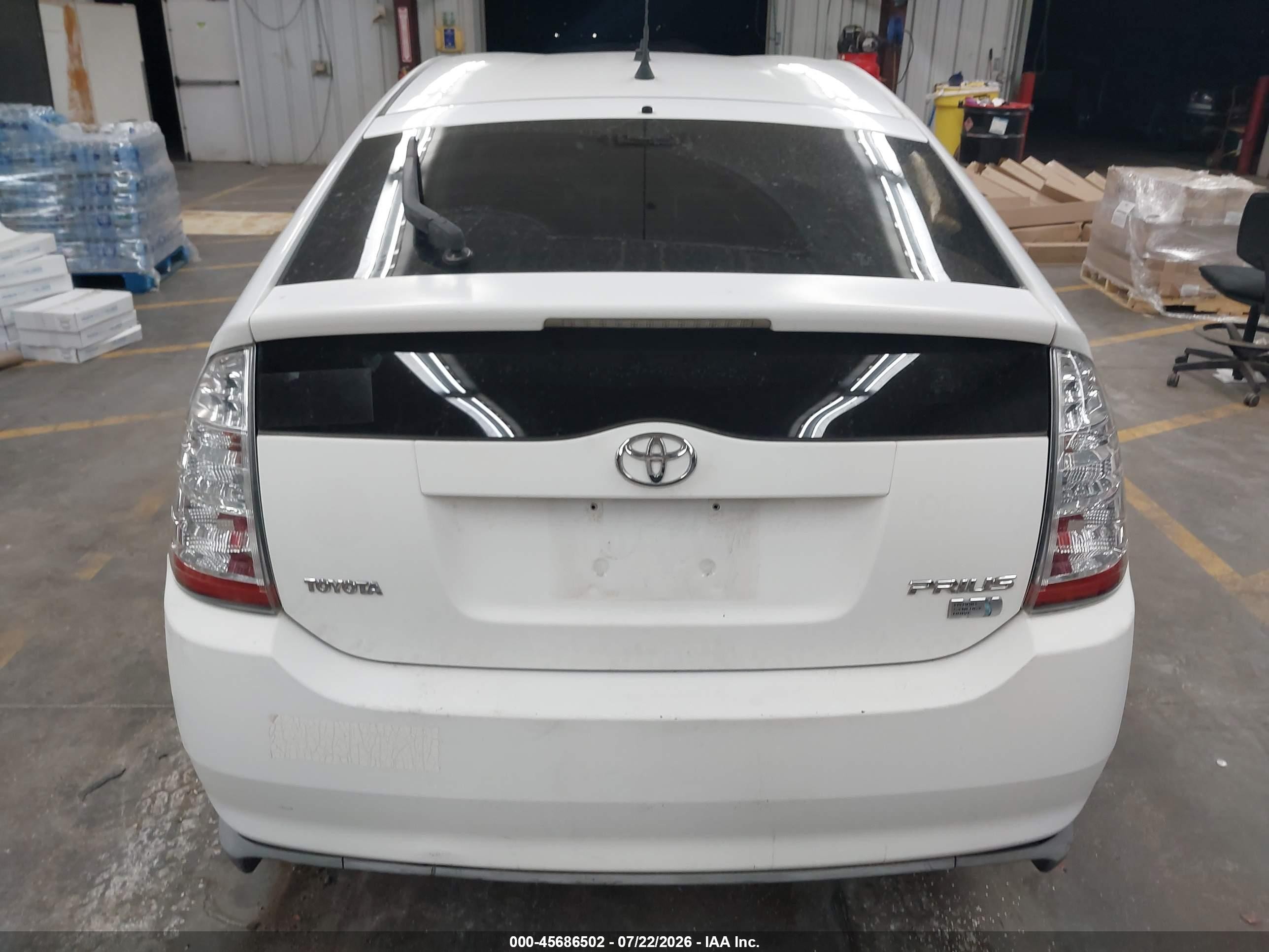 2007 Toyota Prius   White vin: JTDKB20U777090086