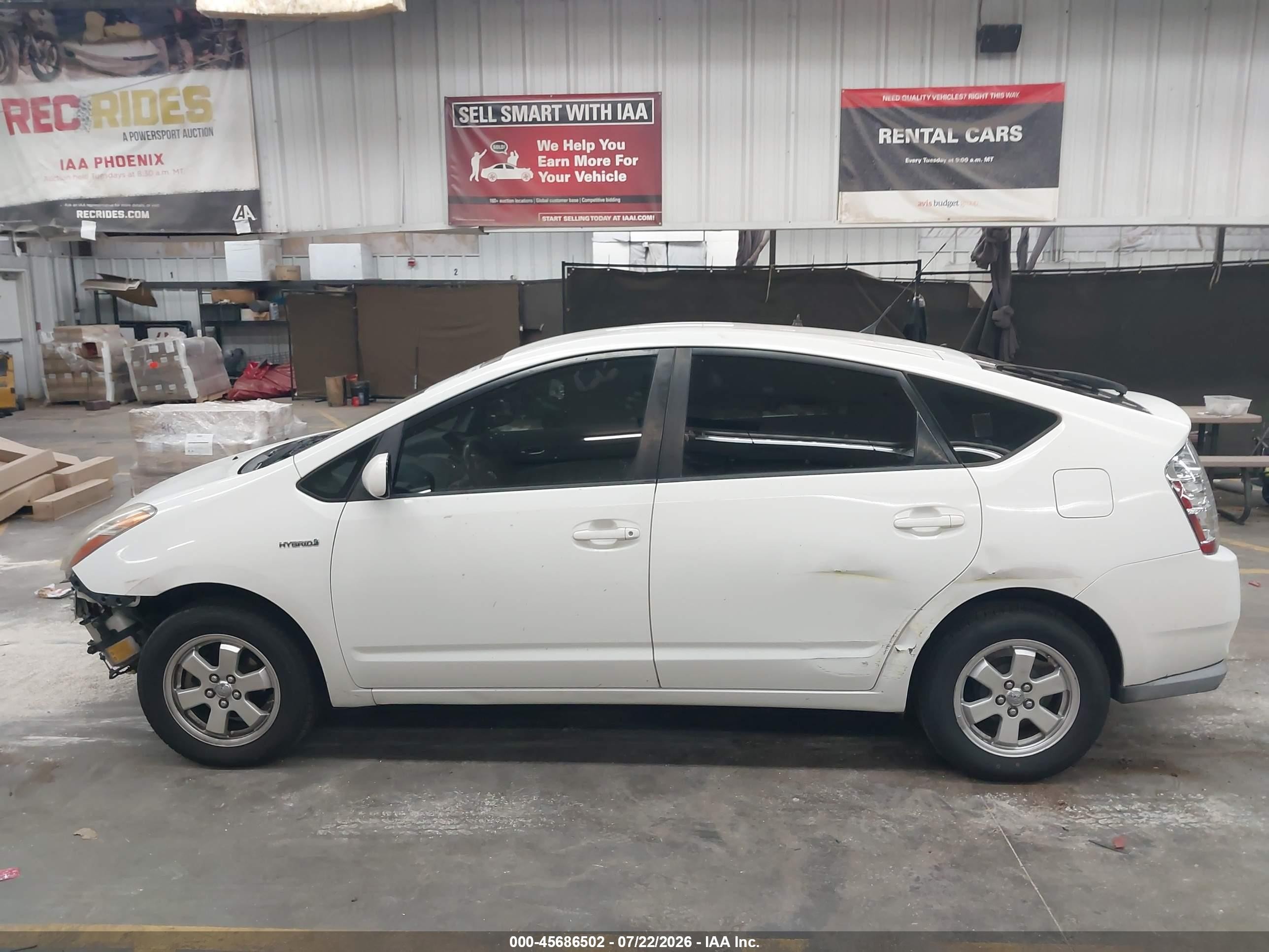 2007 Toyota Prius   White vin: JTDKB20U777090086