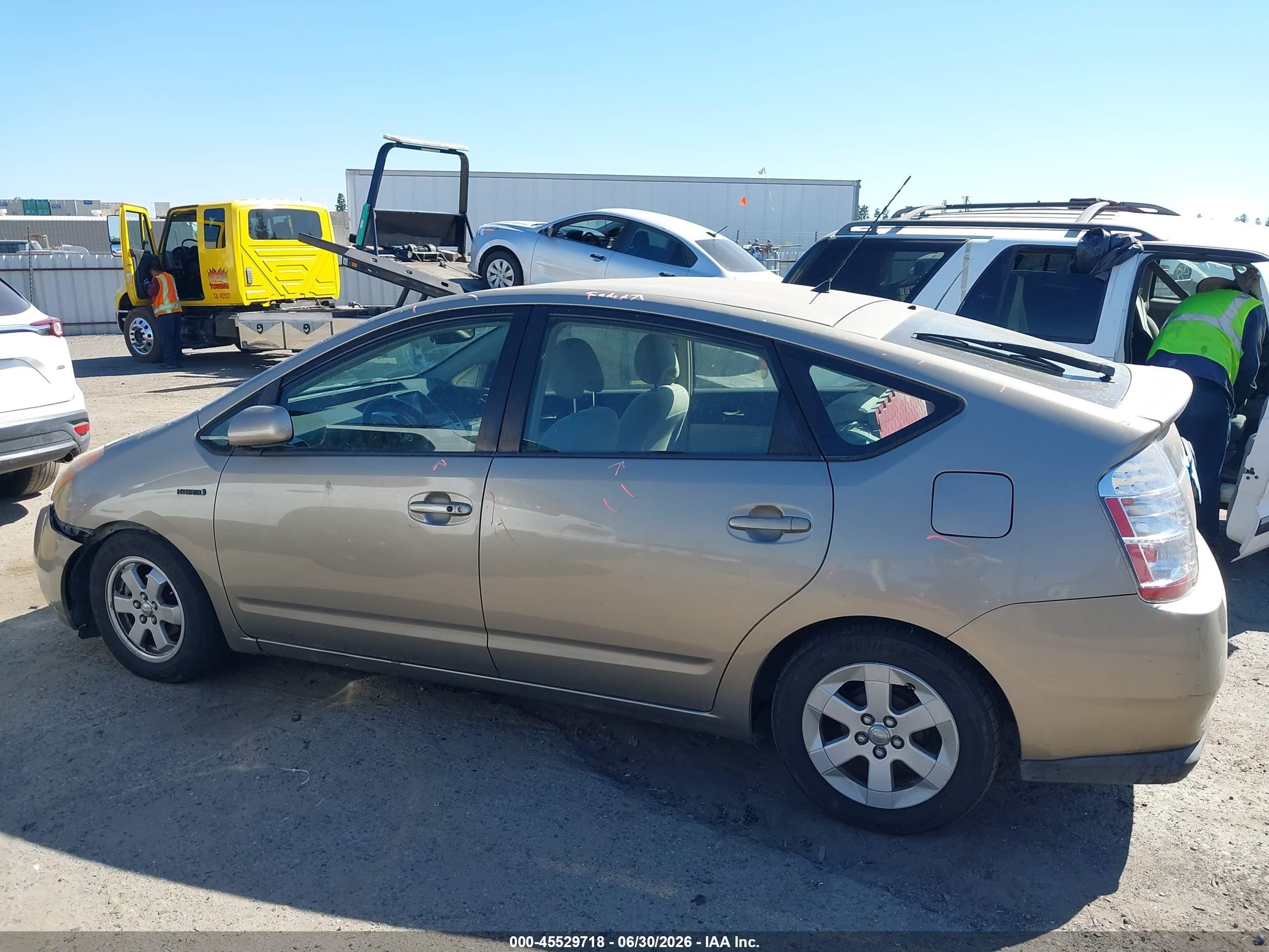 2007 Toyota Prius   Gold vin: JTDKB20U777599918