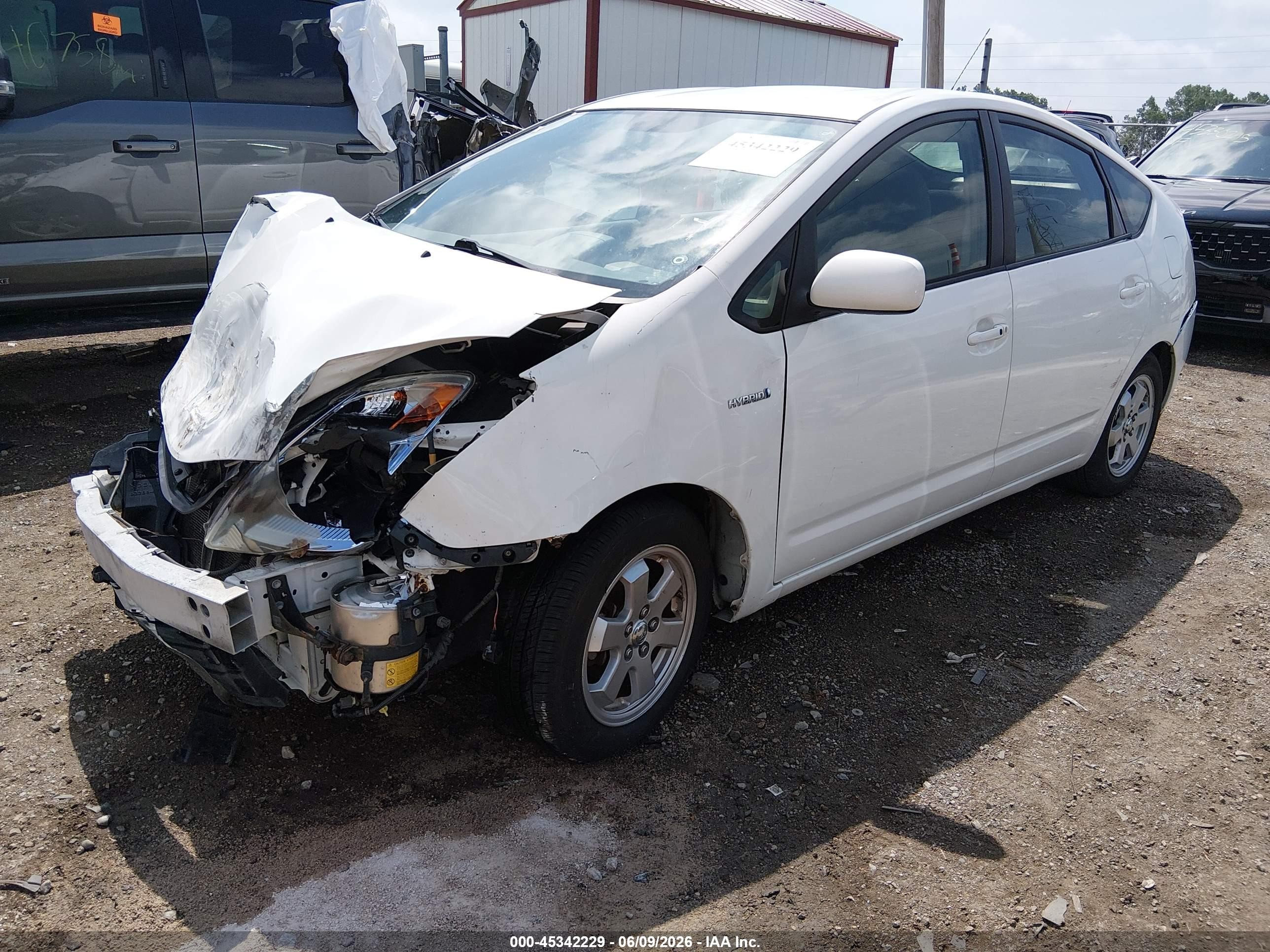 2007 Toyota Prius   White vin: JTDKB20U777616992