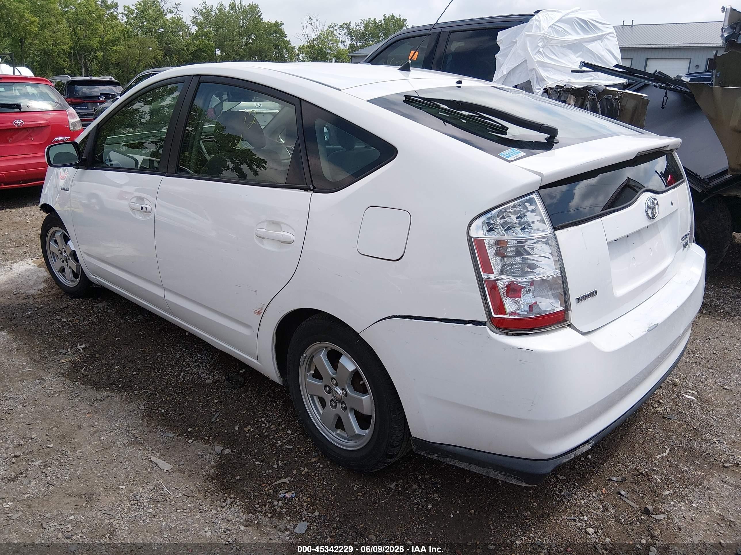 2007 Toyota Prius   White vin: JTDKB20U777616992