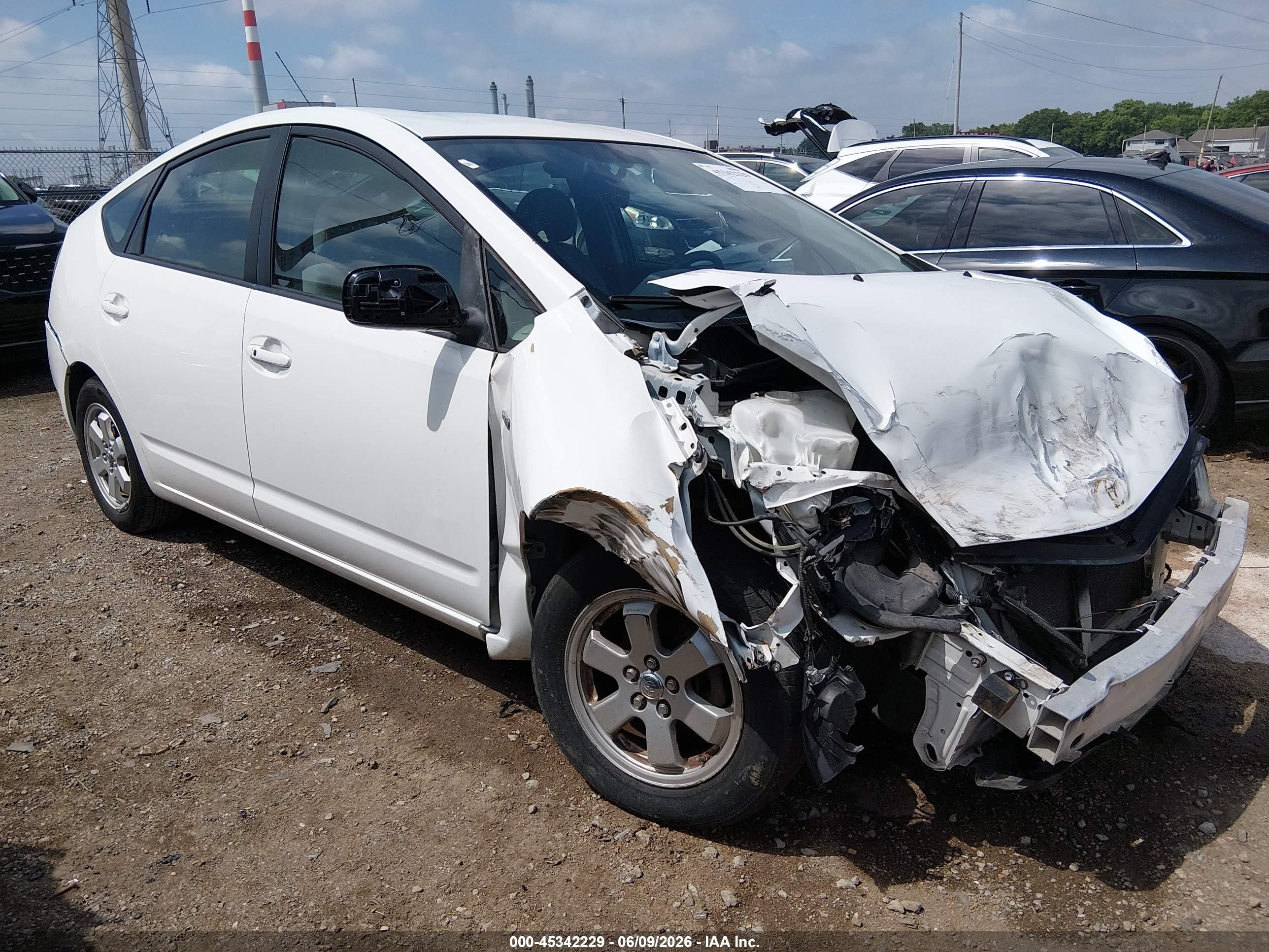 2007 Toyota Prius   White vin: JTDKB20U777616992