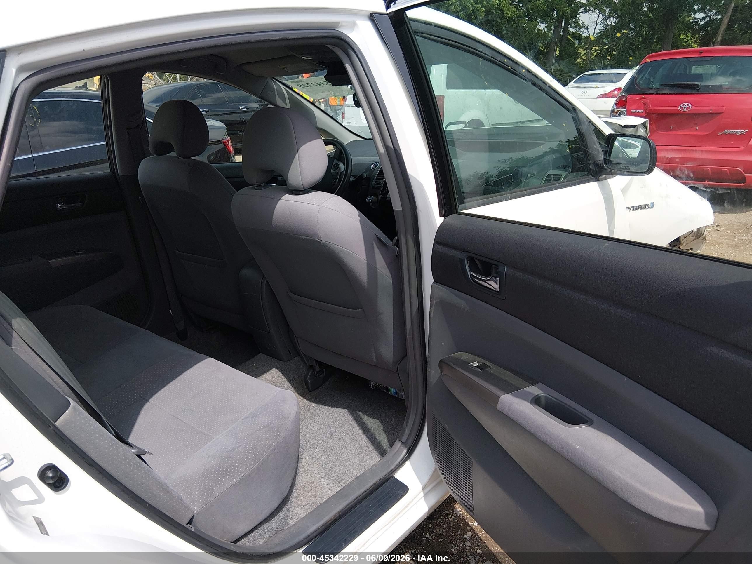 2007 Toyota Prius   White vin: JTDKB20U777616992