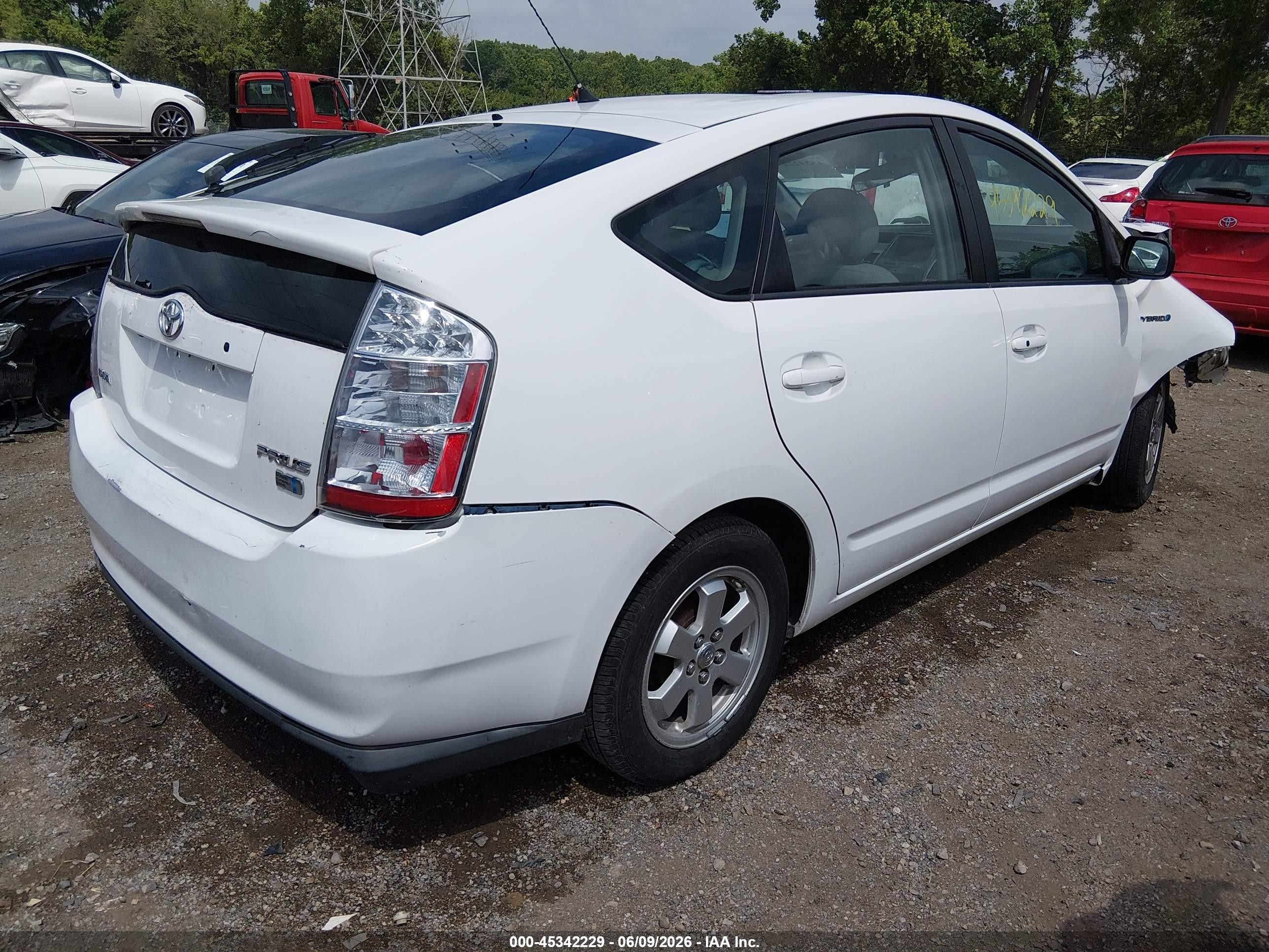 2007 Toyota Prius   White vin: JTDKB20U777616992