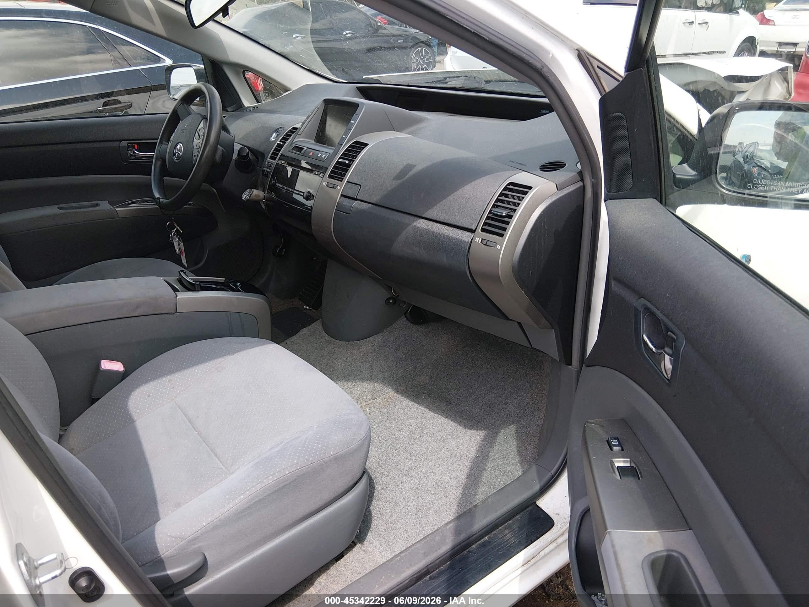 2007 Toyota Prius   White vin: JTDKB20U777616992