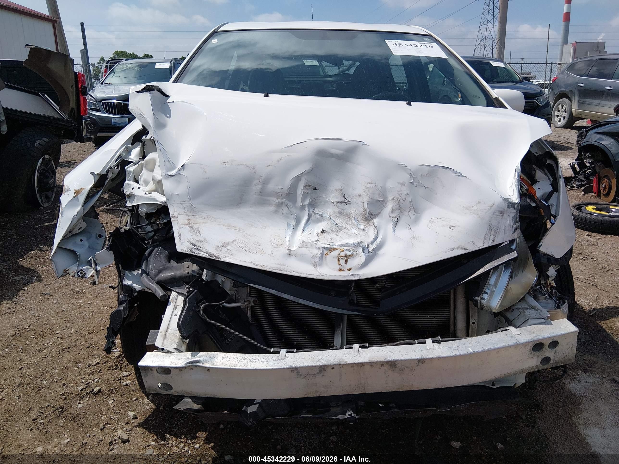 2007 Toyota Prius   White vin: JTDKB20U777616992
