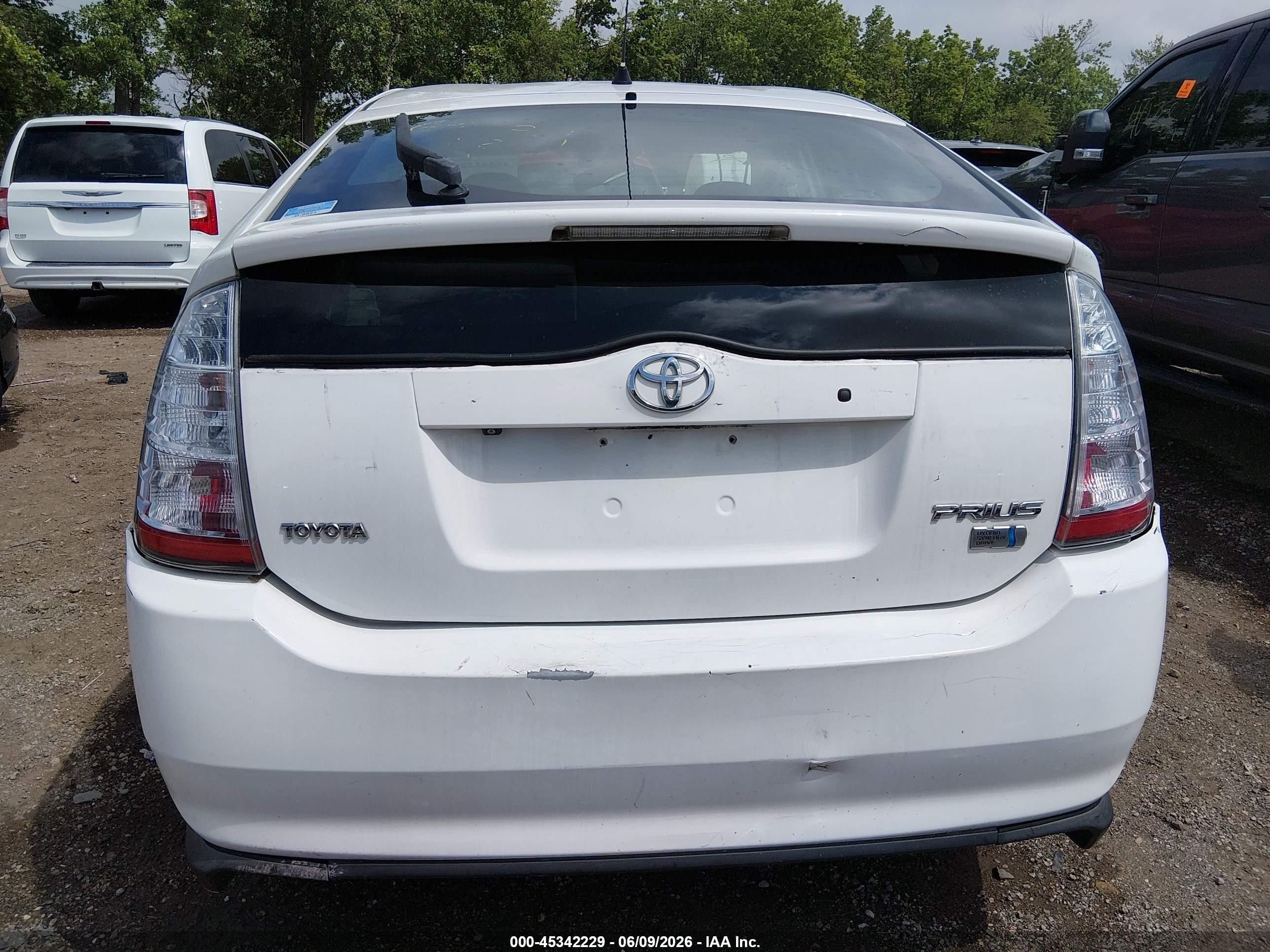 2007 Toyota Prius   White vin: JTDKB20U777616992