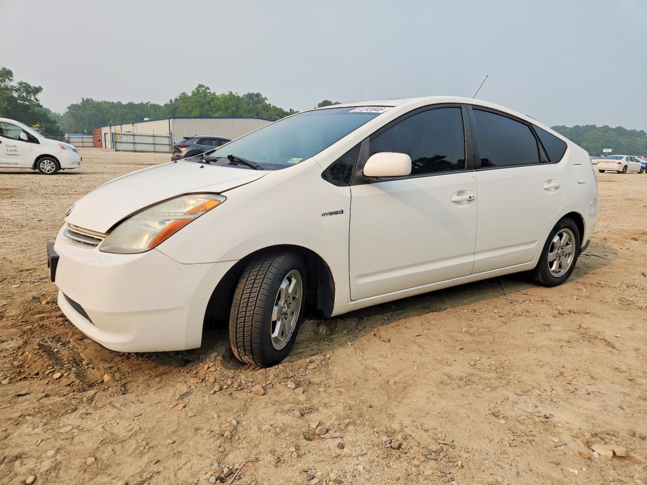 2007 Toyota Prius Base White vin: JTDKB20U777622078