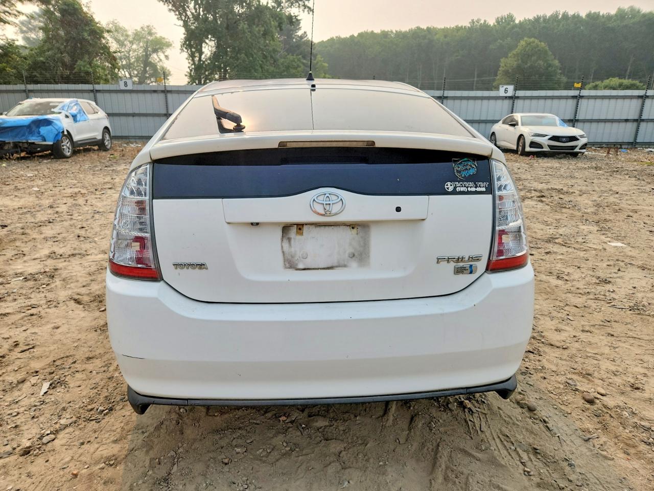 2007 Toyota Prius Base White vin: JTDKB20U777622078