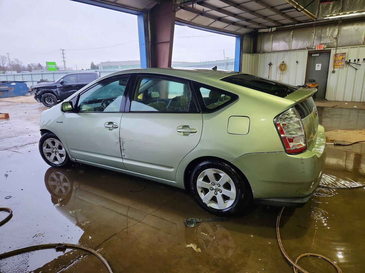 2007 Toyota Prius Base Green vin: JTDKB20U777655338
