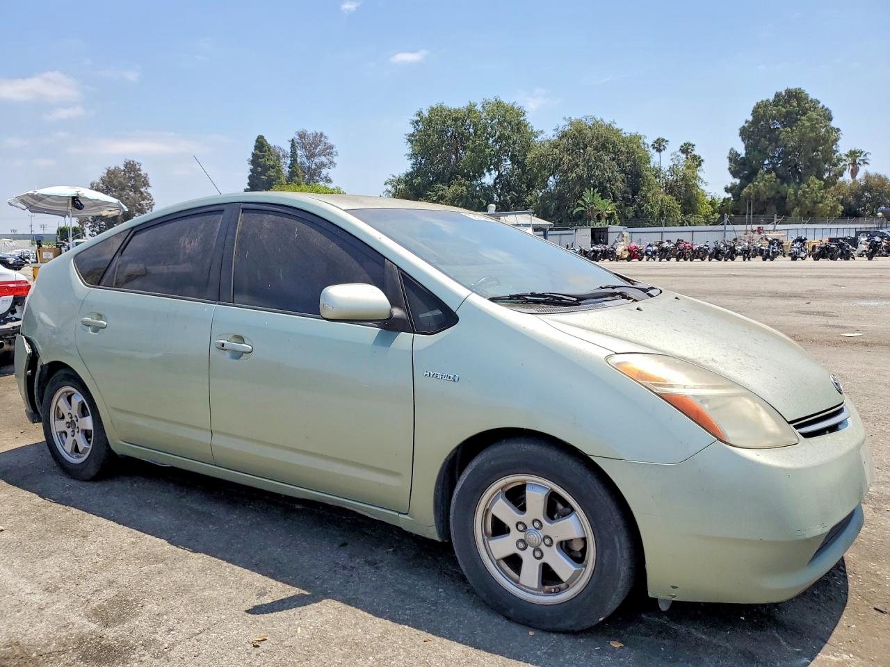 2007 Toyota Prius Base Green vin: JTDKB20U777655789