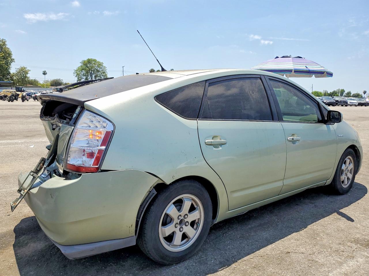 2007 Toyota Prius Base Green vin: JTDKB20U777655789