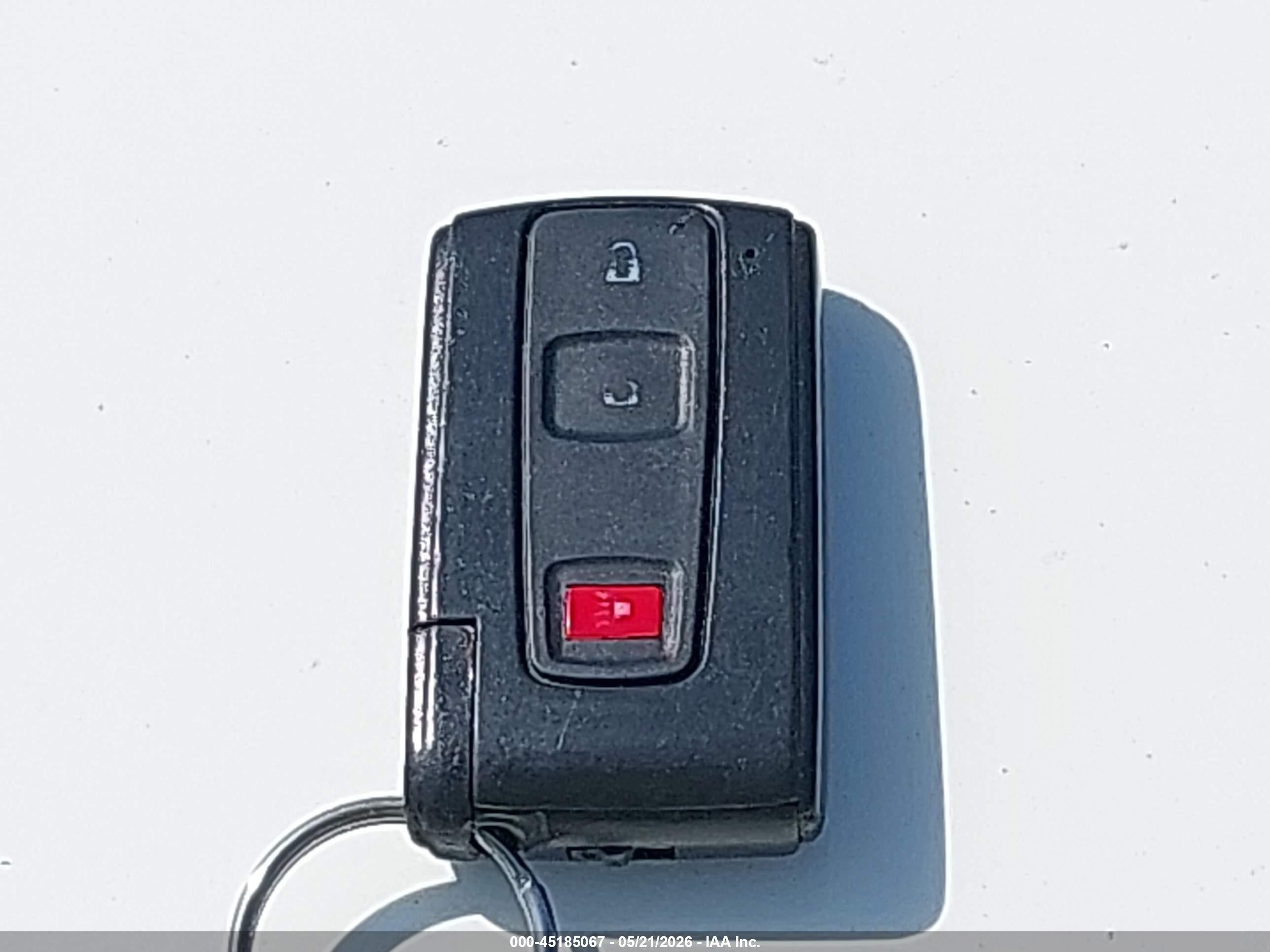 2007 Toyota Prius   White vin: JTDKB20U777661446