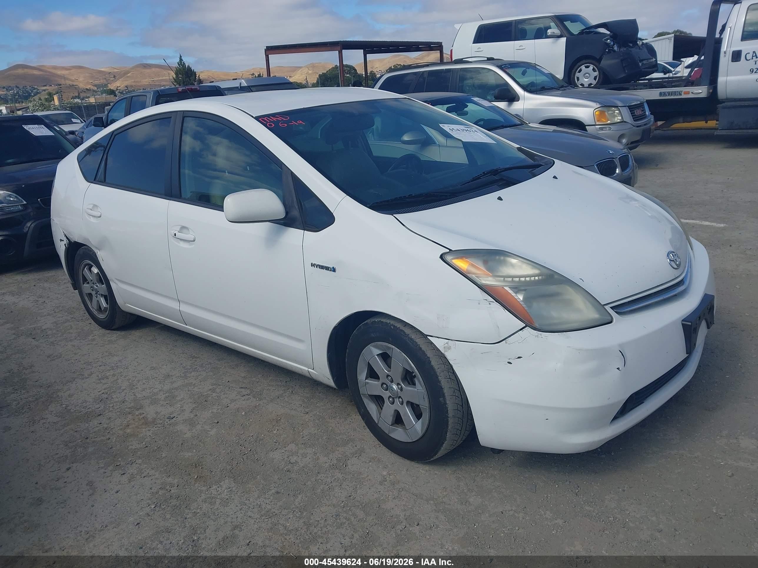 2008 Toyota Prius   White vin: JTDKB20U783430510
