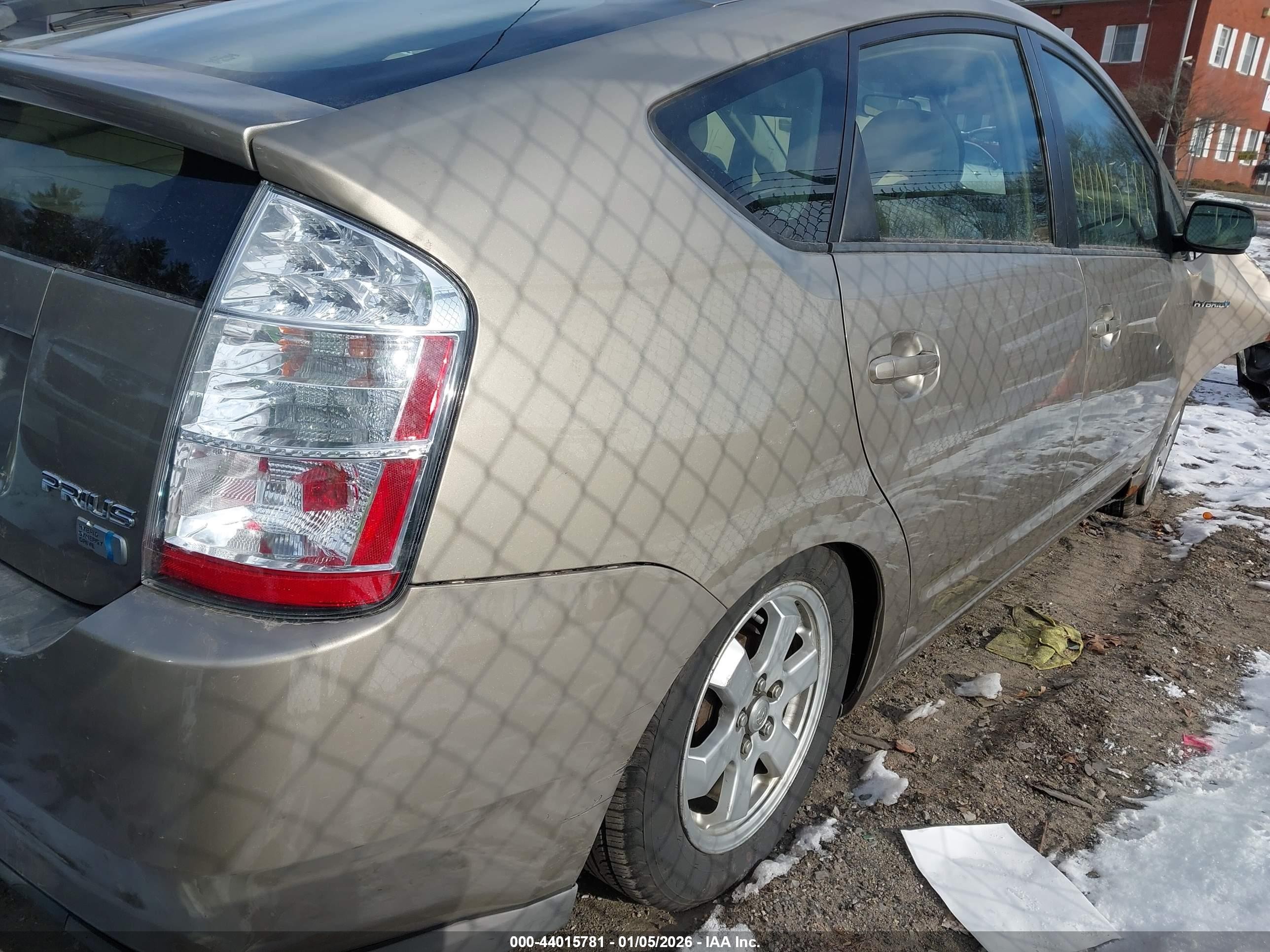2008 Toyota Prius Gold vin: JTDKB20U787709917