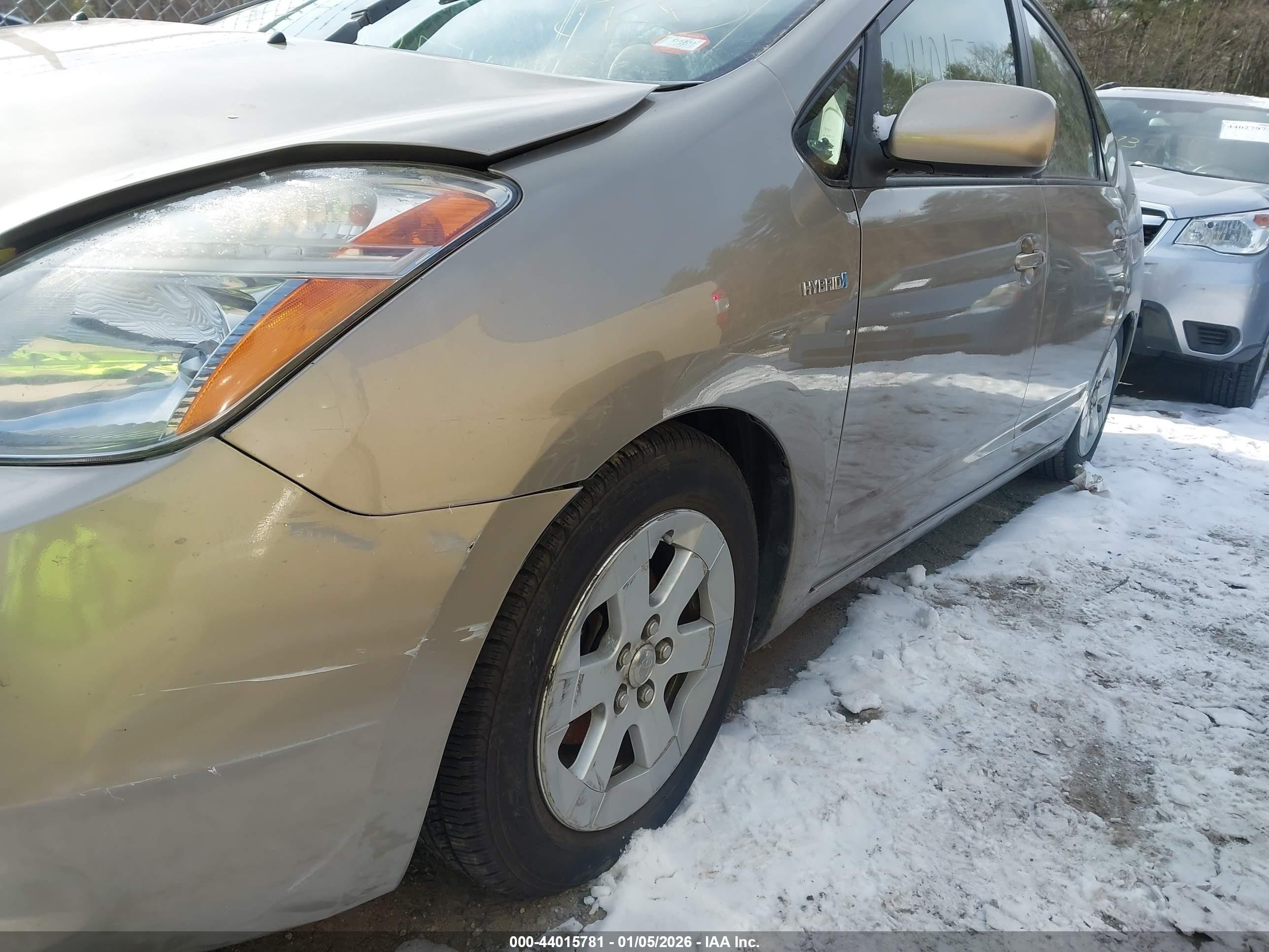2008 Toyota Prius Gold vin: JTDKB20U787709917