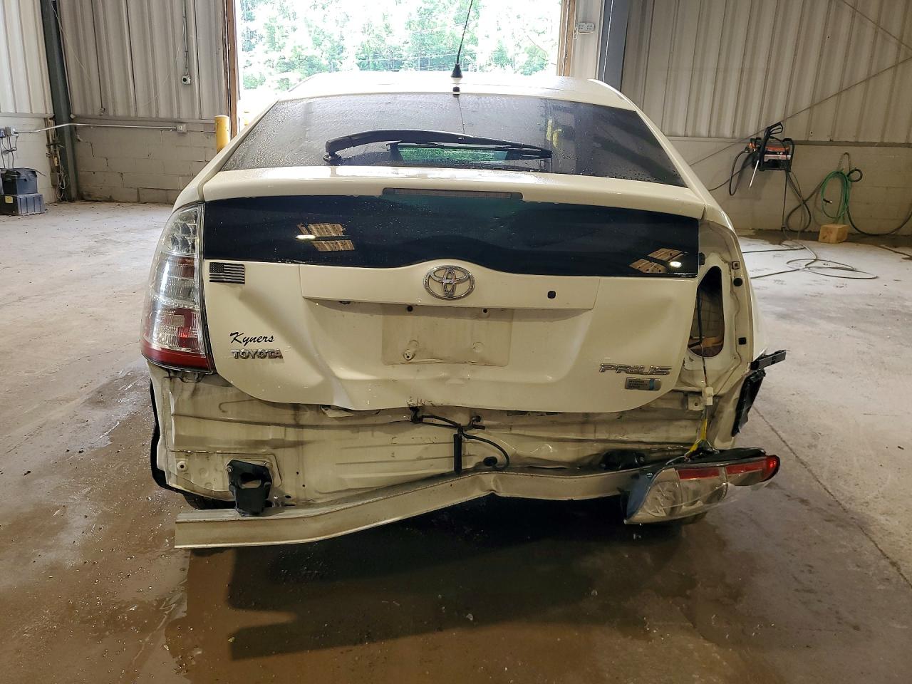 2008 Toyota Prius Base White vin: JTDKB20U787813498
